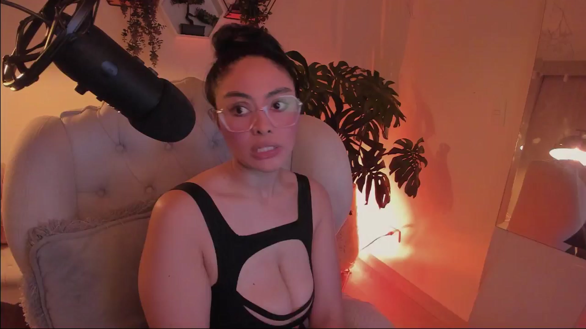 Gallery image thumbnail from Marianviolet's myfreecams stream on, 08/11/2024, 08:51 image 9 of 20