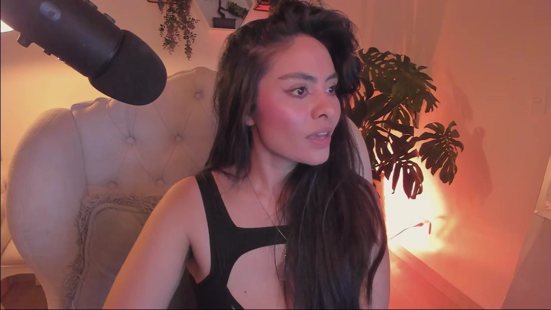 Gallery image thumbnail from Marianviolet's myfreecams stream on, 08/22/2024, 06:40 image 4 of 20