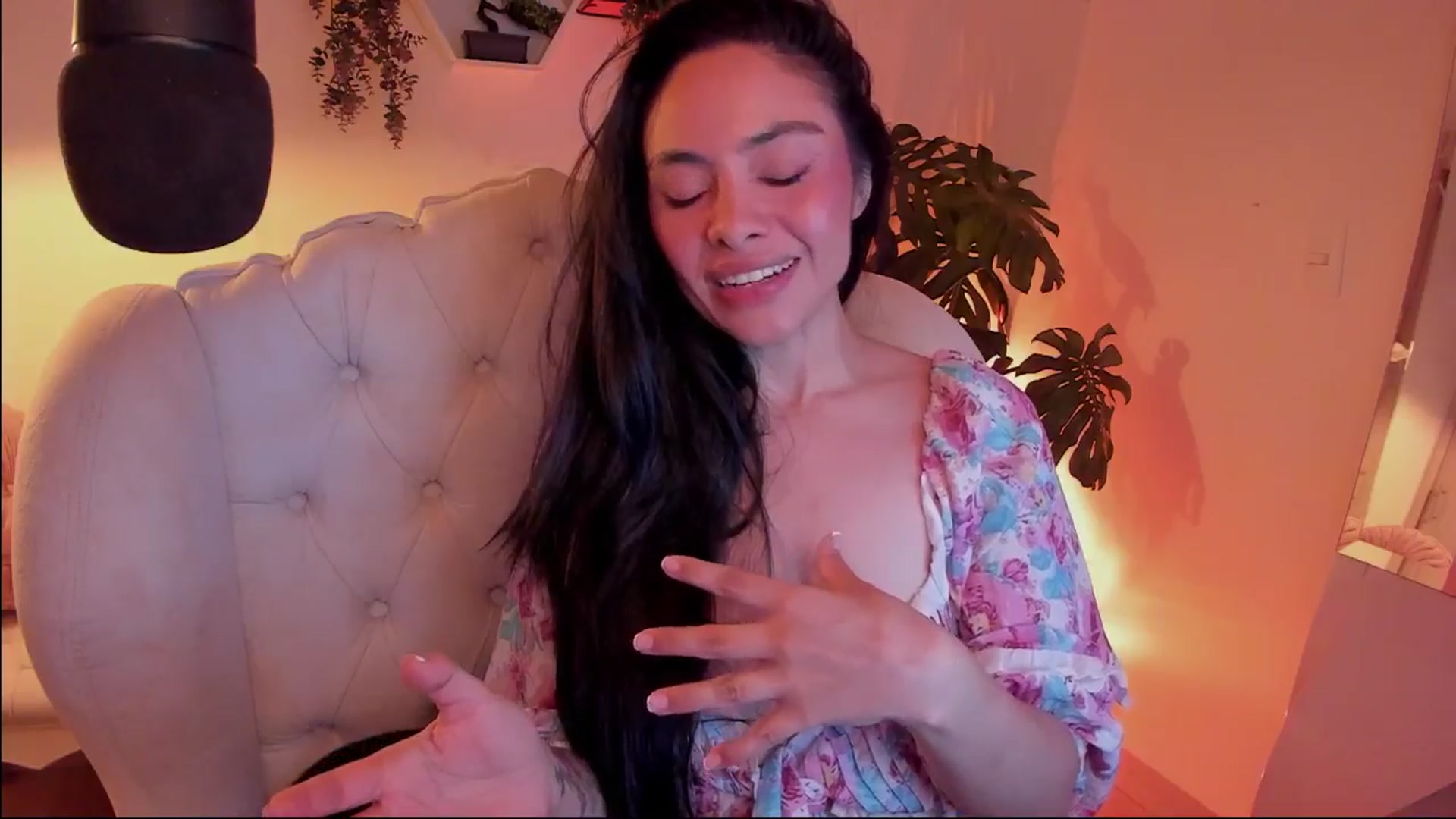 Gallery image thumbnail from Marianviolet's myfreecams stream on, 08/27/2024, 08:51 image 14 of 20