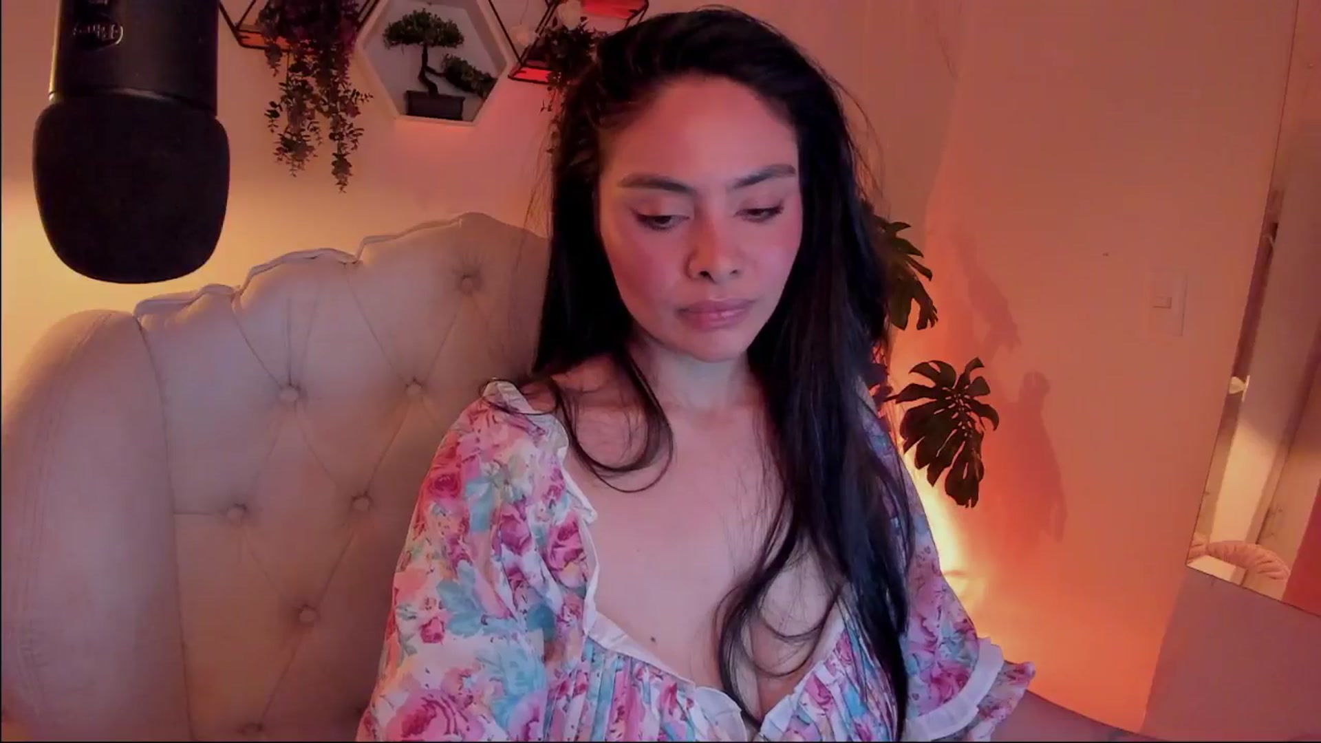 Gallery image thumbnail from Marianviolet's myfreecams stream on, 08/27/2024, 08:51 image 6 of 20