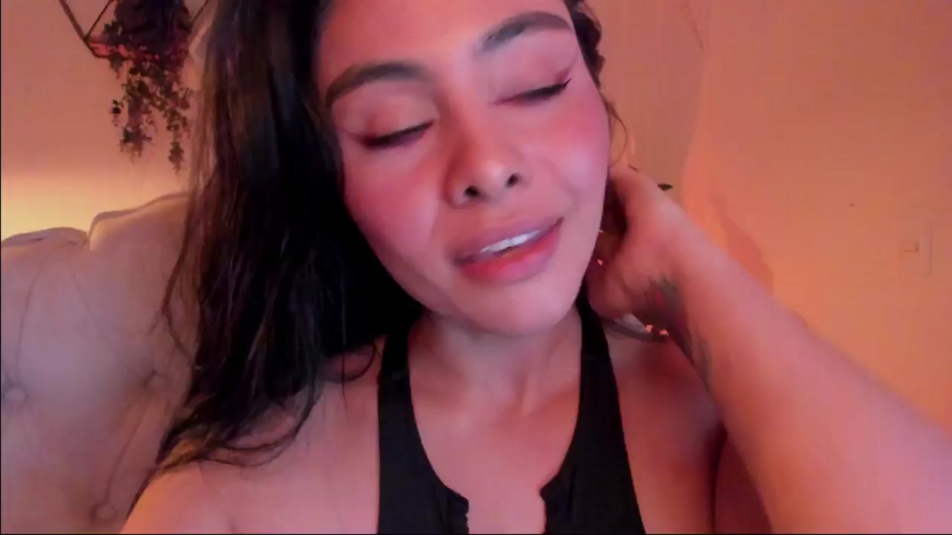 Gallery image thumbnail from Marianviolet's myfreecams stream on, 08/28/2024, 08:18 image 15 of 20