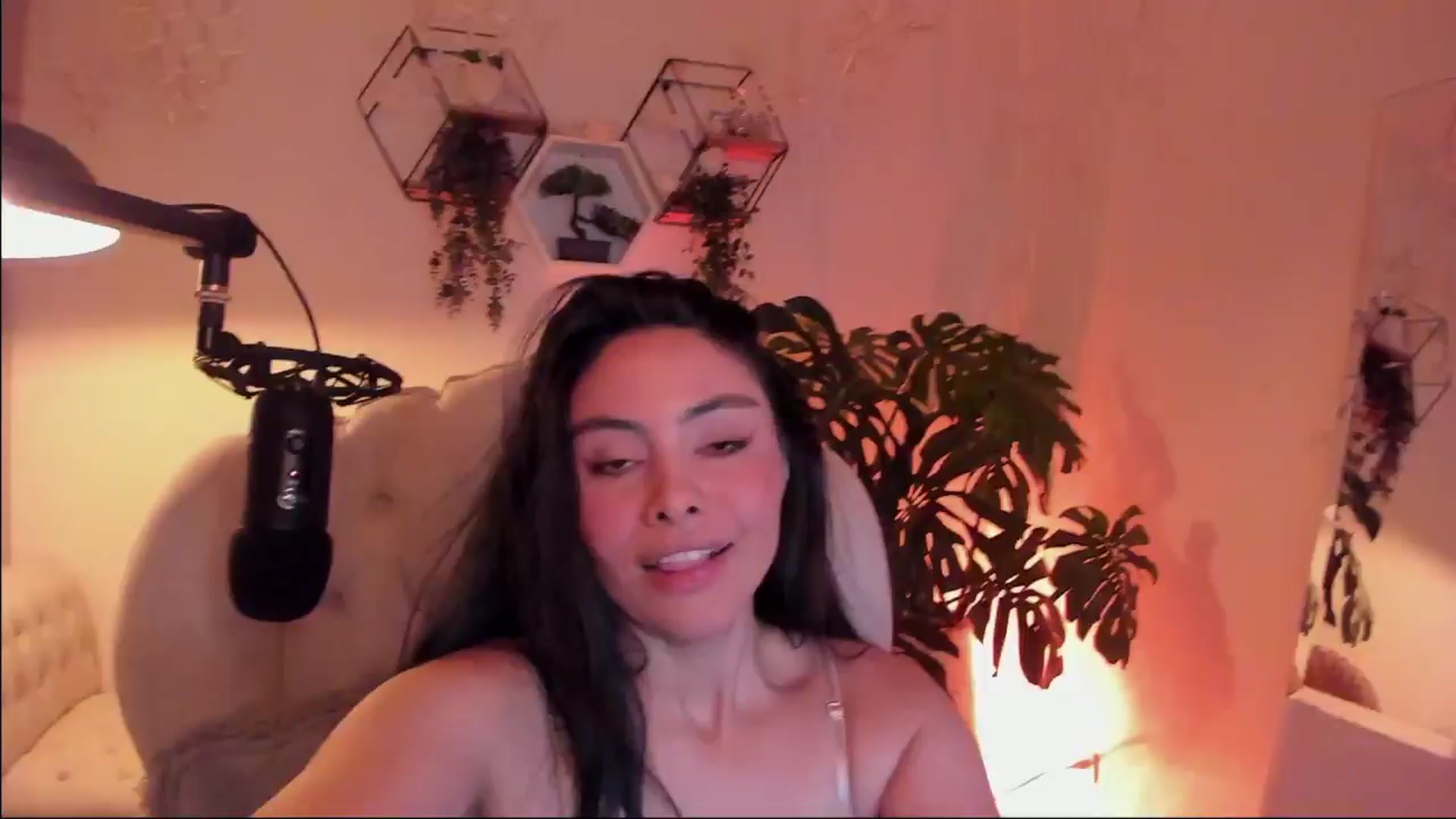 Gallery image thumbnail from Marianviolet's myfreecams stream on, 09/04/2024, 10:08 image 12 of 20
