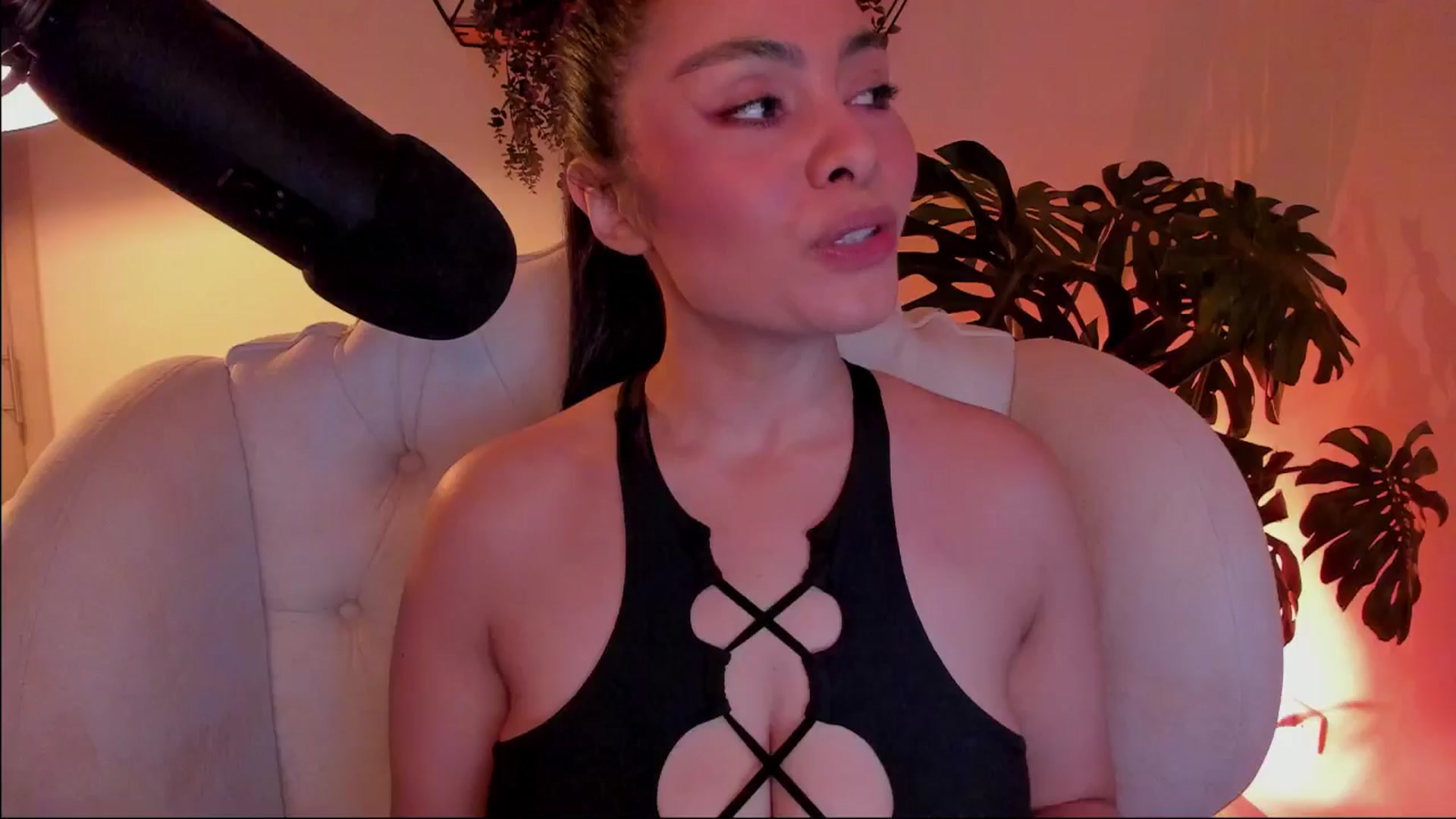 Gallery image thumbnail from Marianviolet's myfreecams stream on, 09/09/2024, 08:23 image 14 of 20
