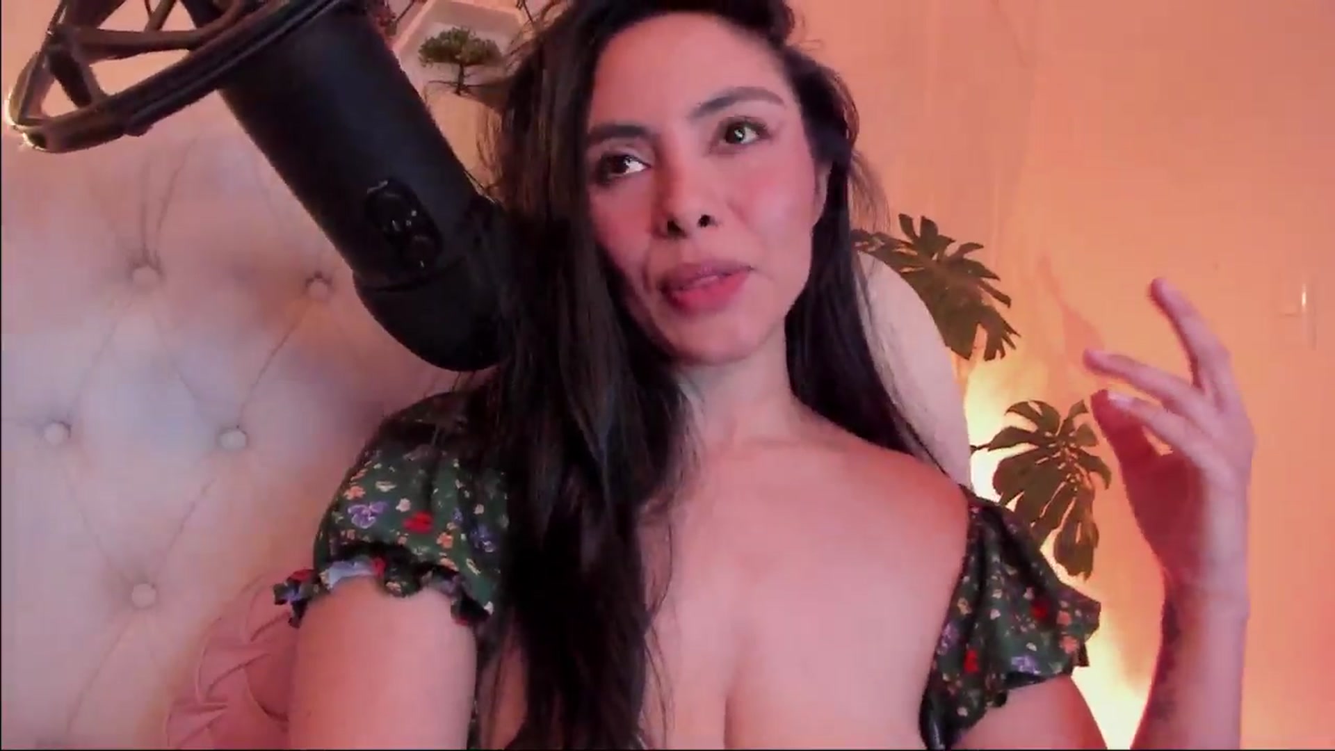 Gallery image thumbnail from Marianviolet's myfreecams stream on, 09/20/2024, 08:10 image 10 of 20