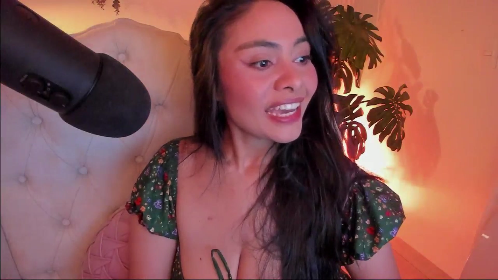 Gallery image thumbnail from Marianviolet's myfreecams stream on, 09/20/2024, 08:10 image 17 of 20