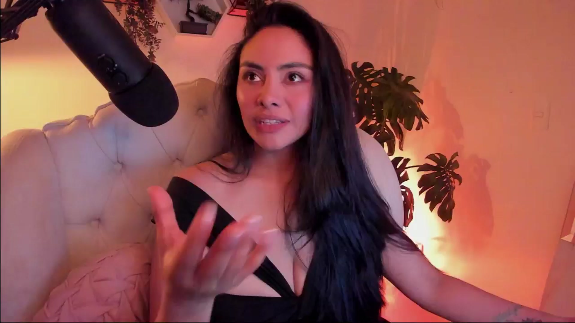 Gallery image thumbnail from Marianviolet's myfreecams stream on, 09/30/2024, 07:54 image 12 of 20
