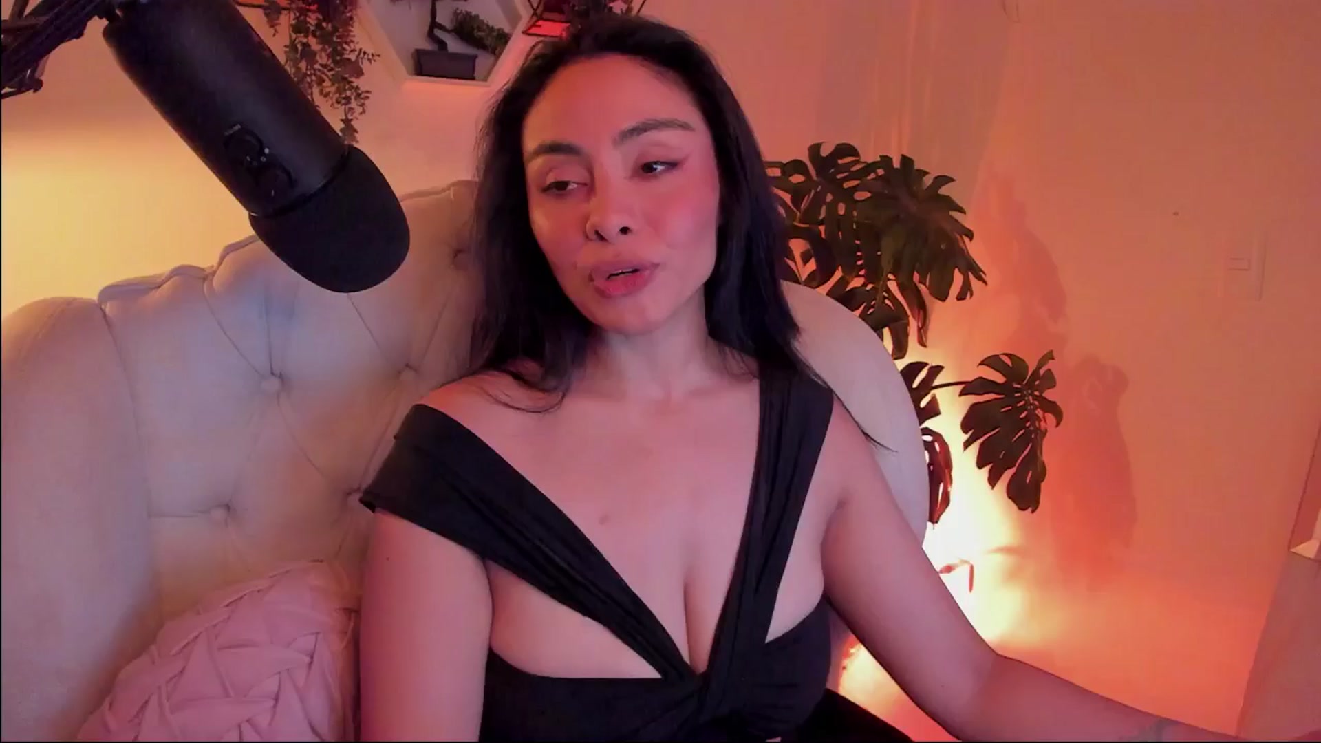 Gallery image thumbnail from Marianviolet's myfreecams stream on, 09/30/2024, 07:54 image 10 of 20
