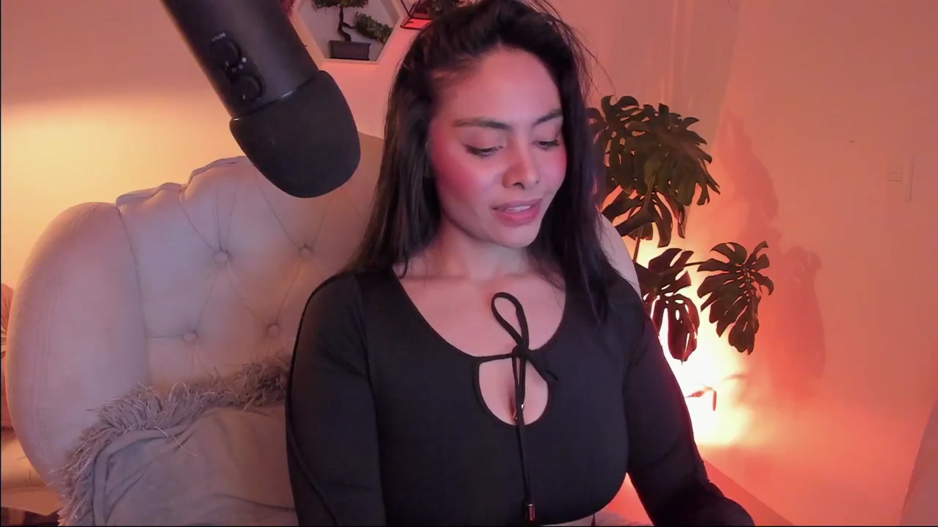 Gallery image thumbnail from Marianviolet's myfreecams stream on, 10/02/2024, 08:22 image 18 of 20
