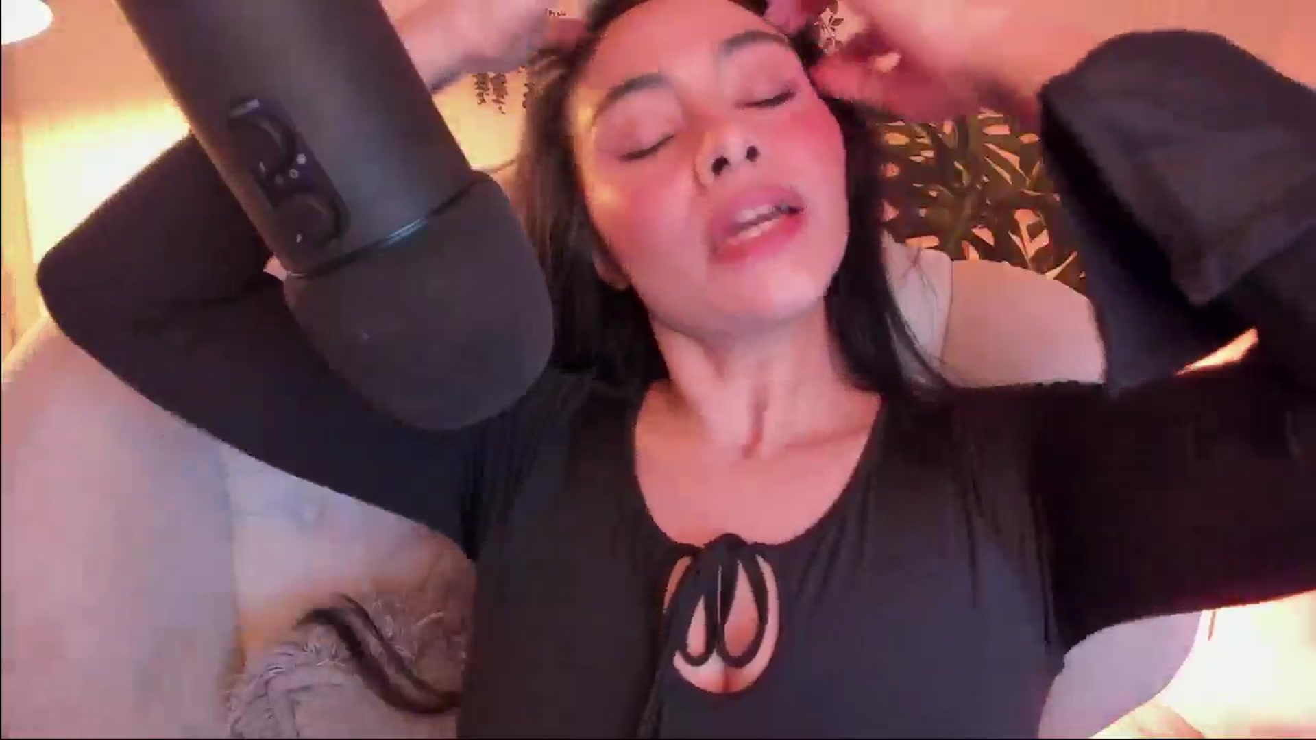 Gallery image thumbnail from Marianviolet's myfreecams stream on, 10/02/2024, 10:19 image 2 of 20