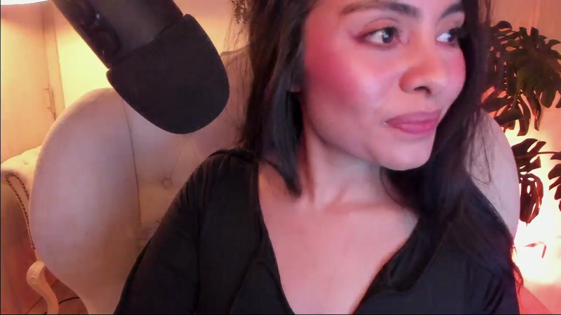 Gallery image thumbnail from Marianviolet's myfreecams stream on, 10/02/2024, 10:19 image 19 of 20