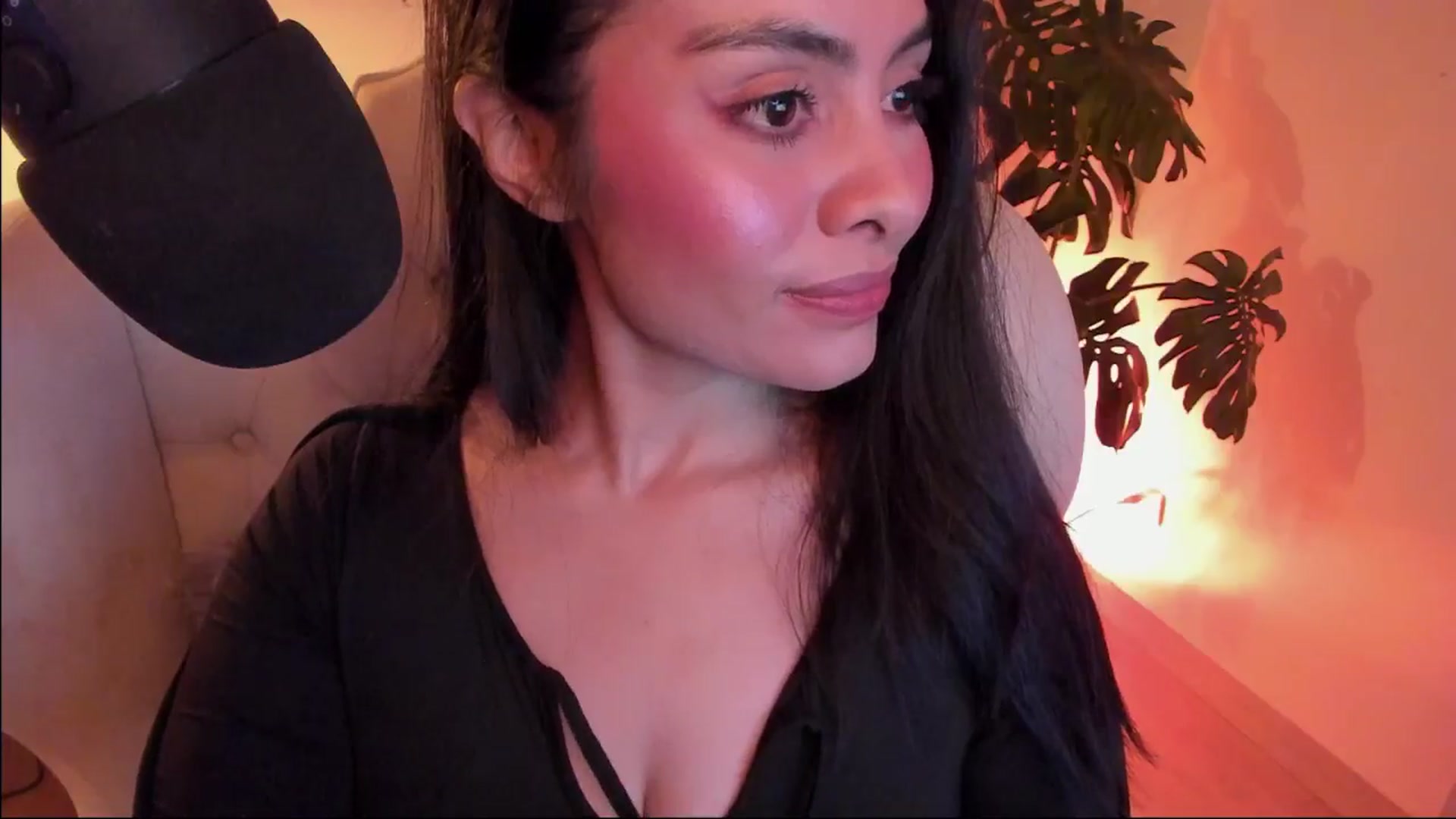 Gallery image thumbnail from Marianviolet's myfreecams stream on, 10/02/2024, 10:19 image 14 of 20