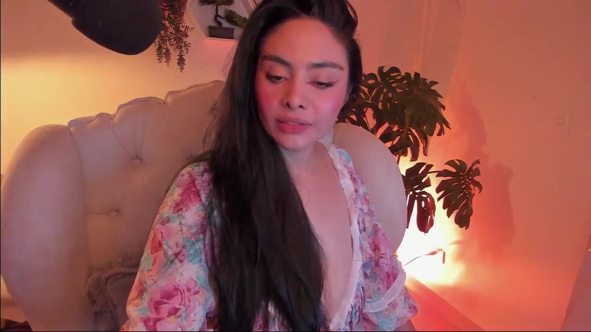 Gallery image thumbnail from Marianviolet's myfreecams stream on, 10/04/2024, 09:20 image 10 of 20