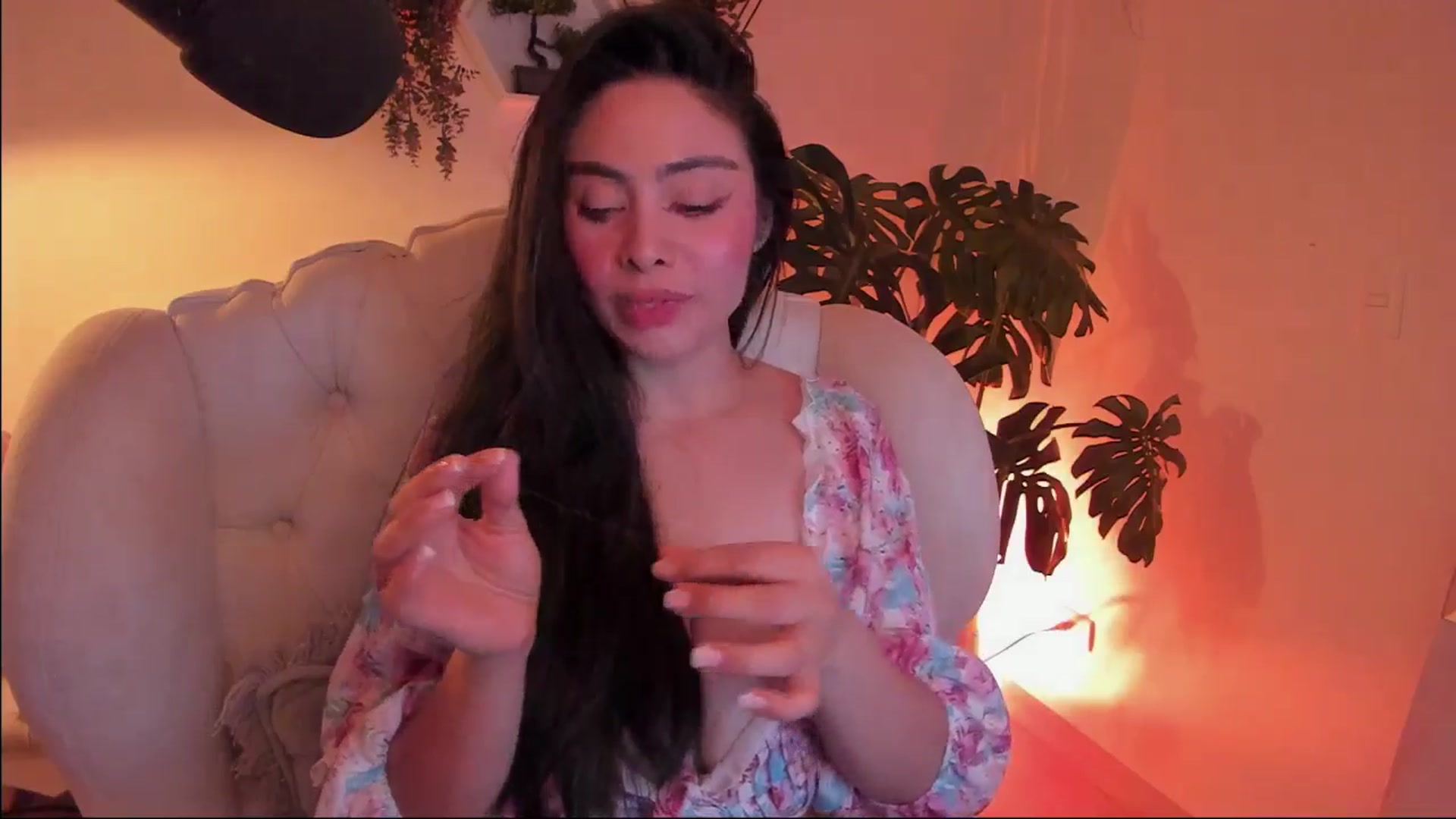 Gallery image thumbnail from Marianviolet's myfreecams stream on, 10/04/2024, 09:20 image 11 of 20