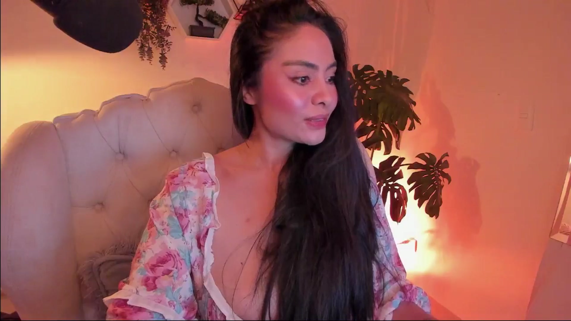 Gallery image thumbnail from Marianviolet's myfreecams stream on, 10/04/2024, 09:20 image 6 of 20