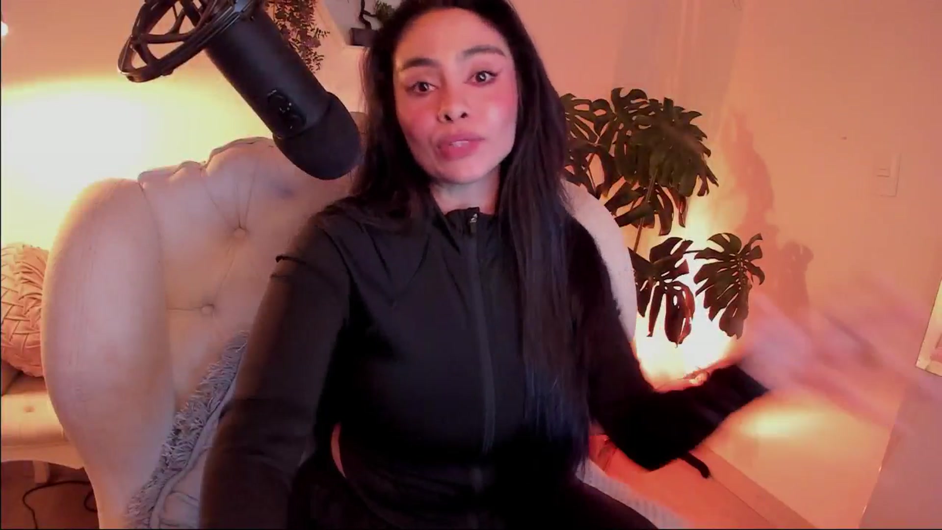 Gallery image thumbnail from Marianviolet's myfreecams stream on, 10/06/2024, 10:38 image 4 of 20