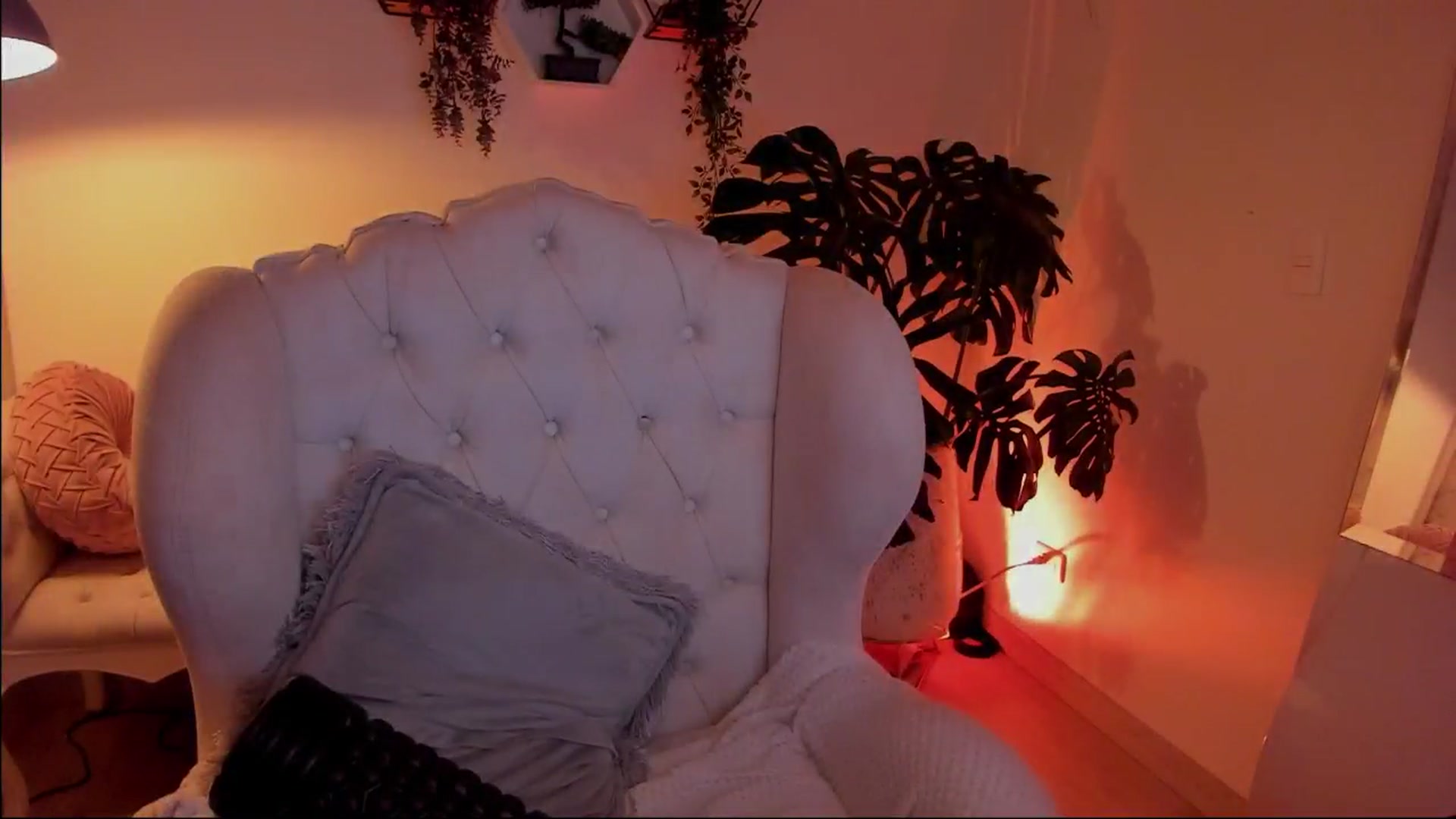 Gallery image thumbnail from Marianviolet's myfreecams stream on, 10/06/2024, 10:38 image 5 of 20