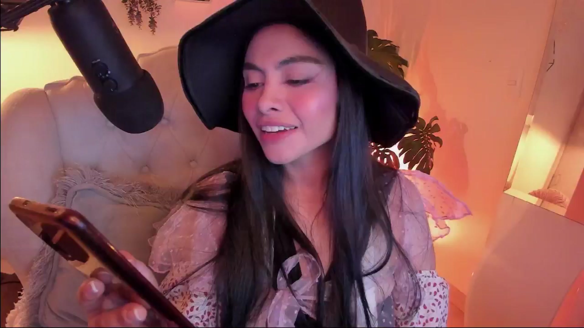 Gallery image thumbnail from Marianviolet's myfreecams stream on, 10/16/2024, 08:45 image 11 of 20