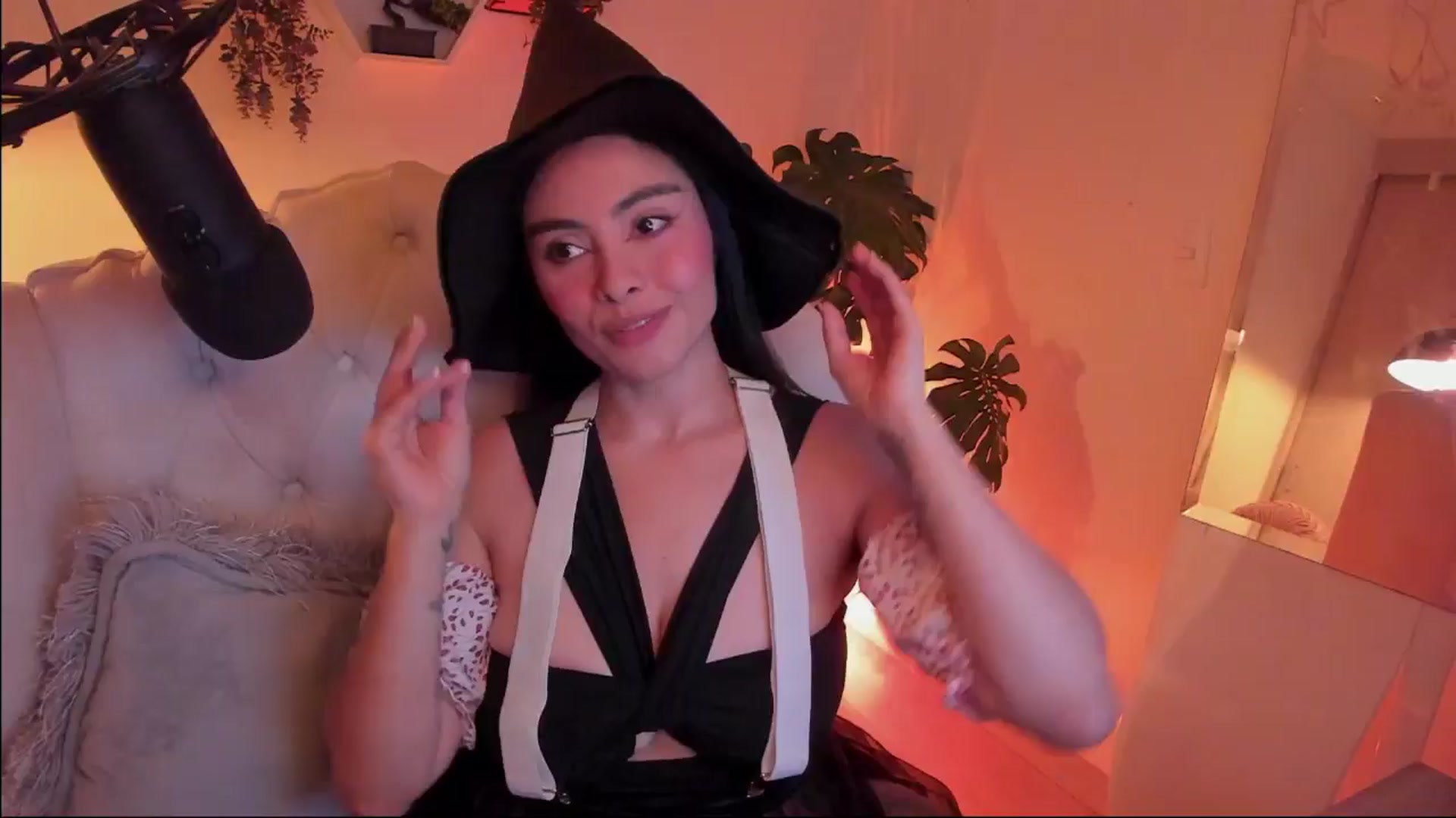 Gallery image thumbnail from Marianviolet's myfreecams stream on, 10/16/2024, 08:45 image 13 of 20