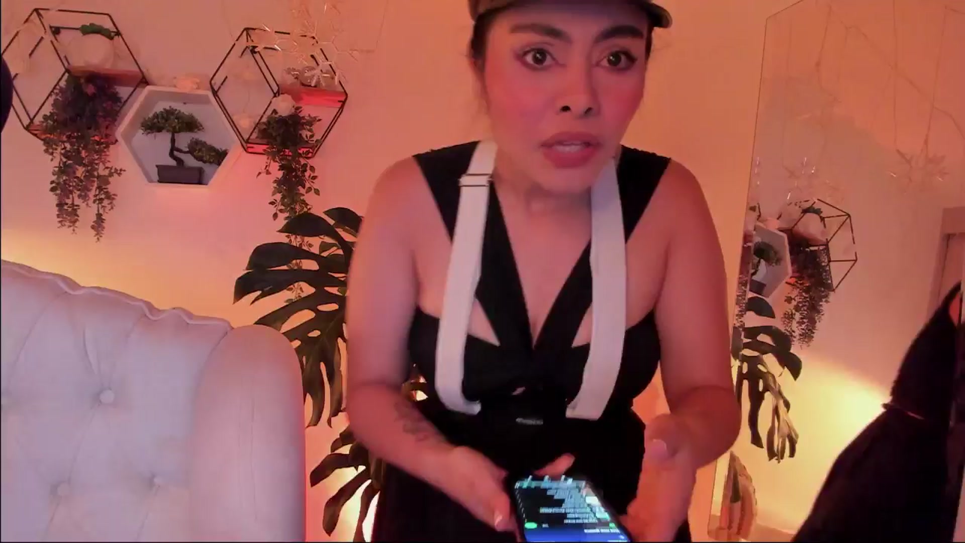 Gallery image thumbnail from Marianviolet's myfreecams stream on, 10/16/2024, 08:45 image 6 of 20