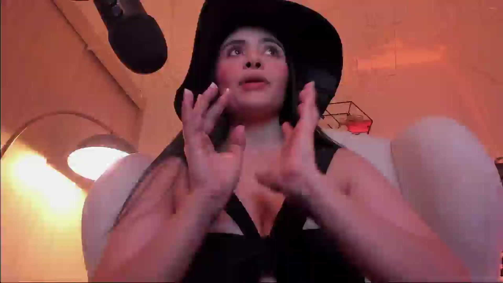 Gallery image thumbnail from Marianviolet's myfreecams stream on, 10/16/2024, 09:31 image 1 of 20