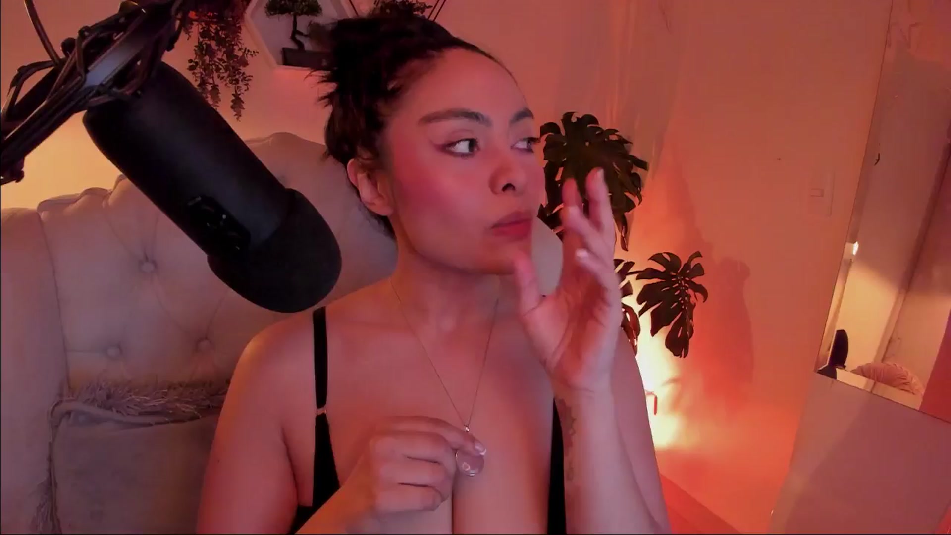 Gallery image thumbnail from Marianviolet's myfreecams stream on, 10/21/2024, 10:35 image 4 of 20