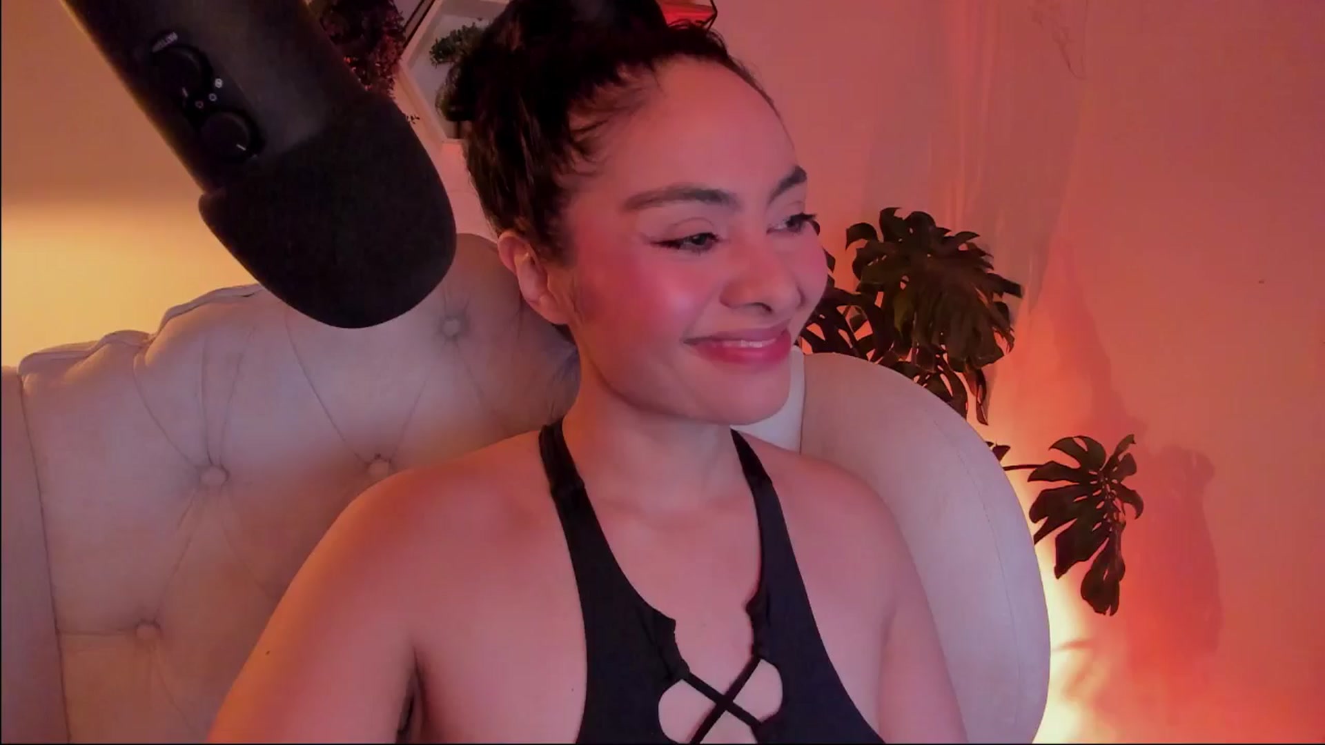 Gallery image thumbnail from Marianviolet's myfreecams stream on, 10/22/2024, 08:39 image 18 of 20