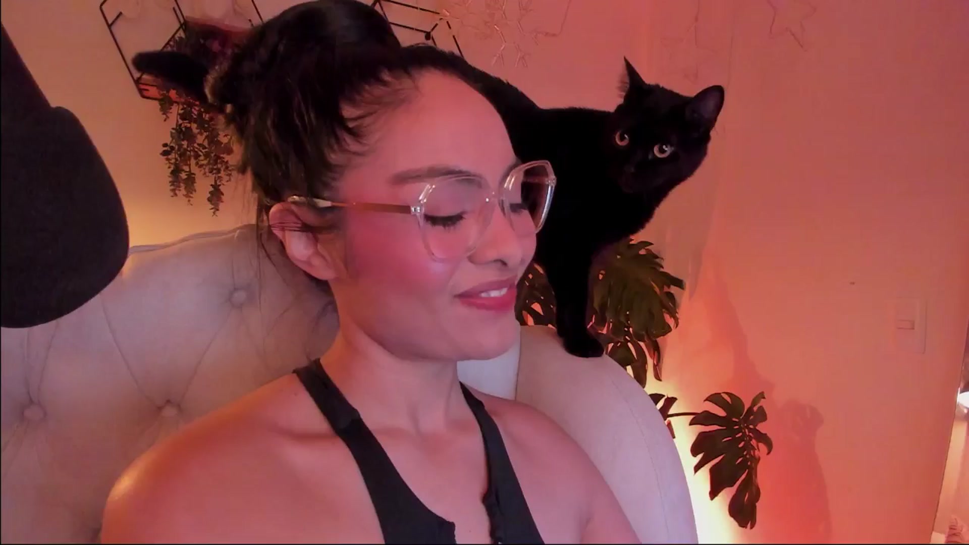 Gallery image thumbnail from Marianviolet's myfreecams stream on, 10/22/2024, 08:39 image 14 of 20