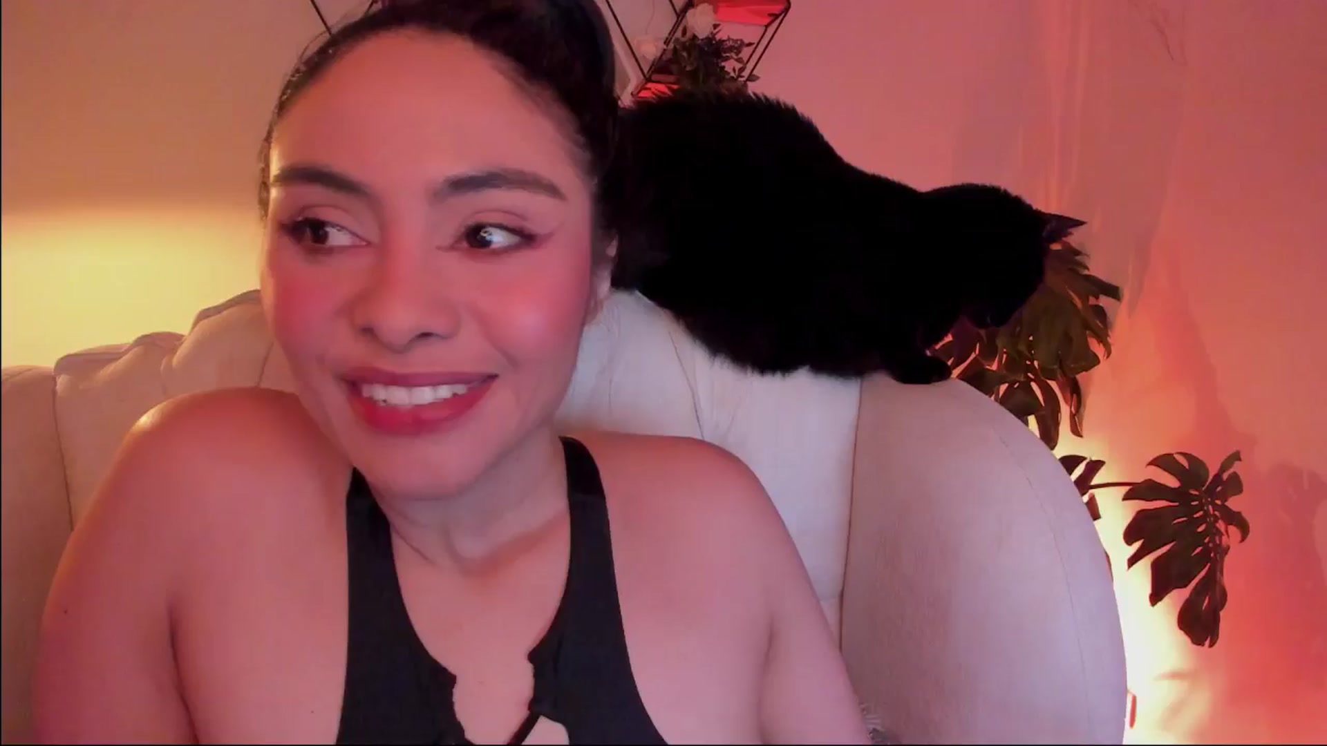 Gallery image thumbnail from Marianviolet's myfreecams stream on, 10/22/2024, 08:39 image 16 of 20