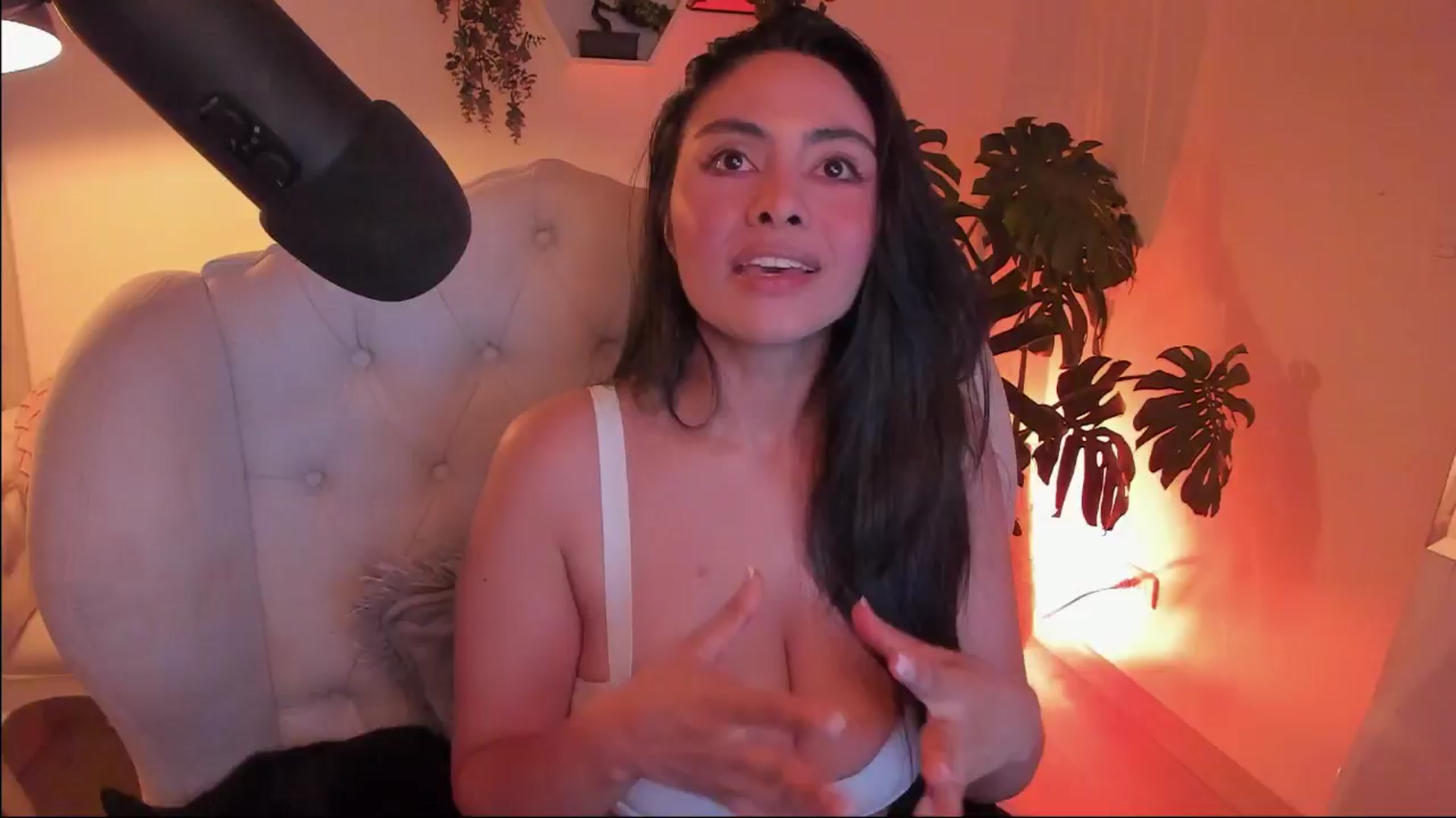 Gallery image thumbnail from Marianviolet's myfreecams stream on, 11/05/2024, 10:06 image 4 of 20