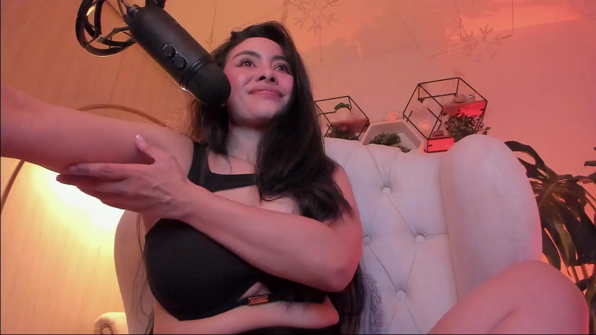 Gallery image thumbnail from Marianviolet's myfreecams stream on, 11/15/2024, 10:28 image 17 of 20