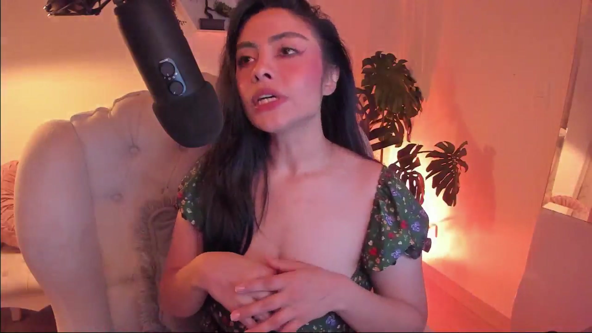 Gallery image thumbnail from Marianviolet's myfreecams stream on, 11/18/2024, 08:37 image 8 of 20