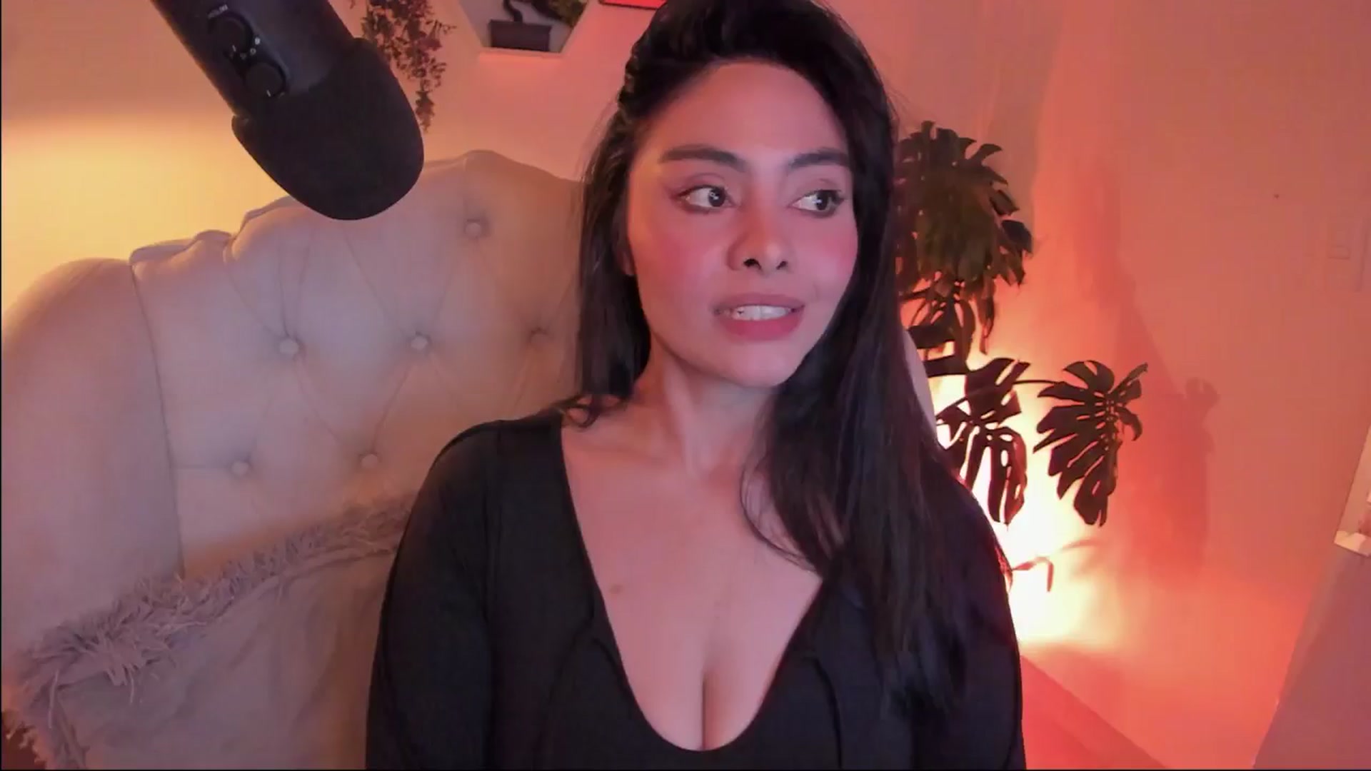 Gallery image thumbnail from Marianviolet's myfreecams stream on, 11/21/2024, 10:52 image 14 of 20