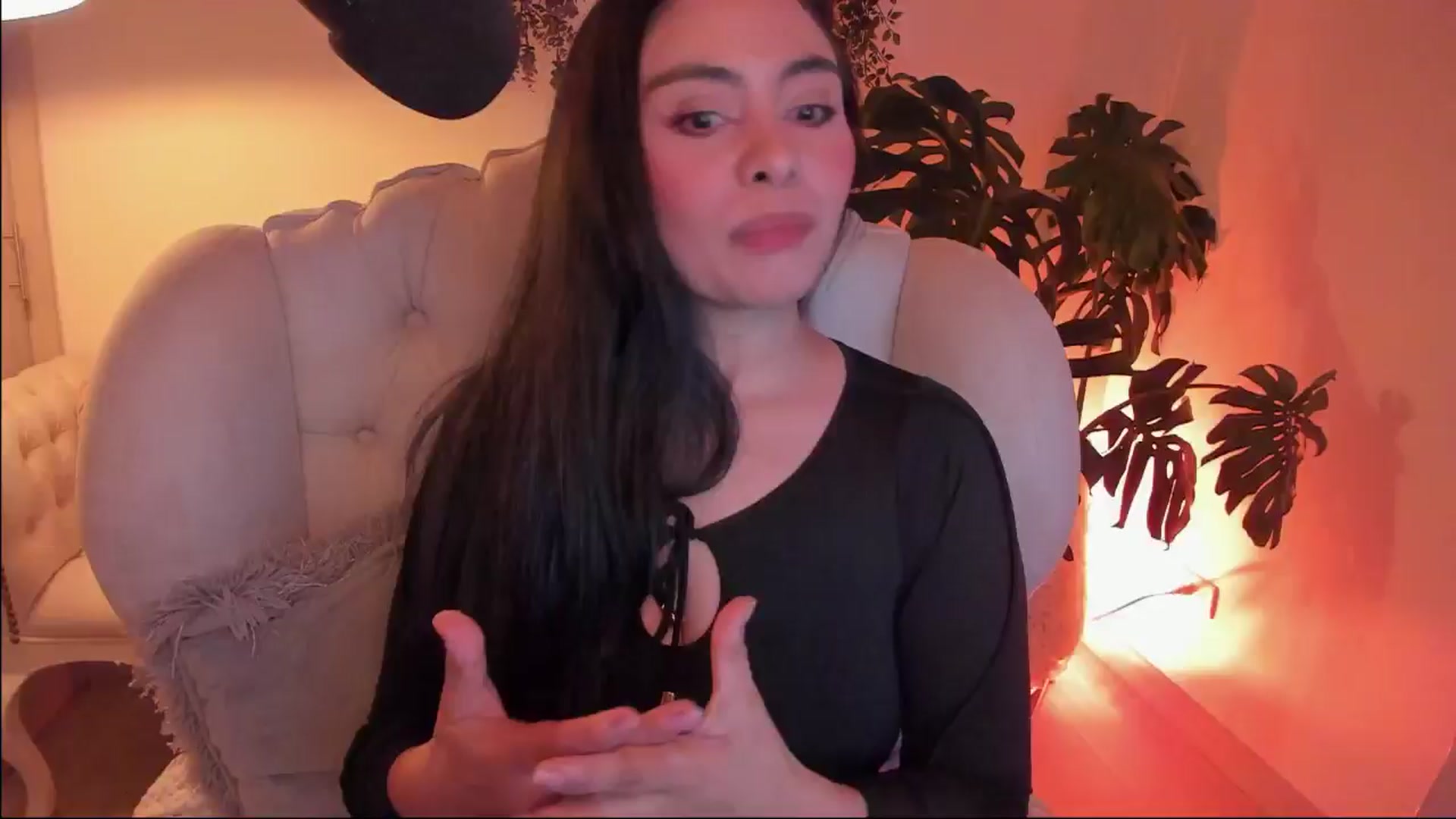 Gallery image thumbnail from Marianviolet's myfreecams stream on, 11/21/2024, 10:52 image 10 of 20