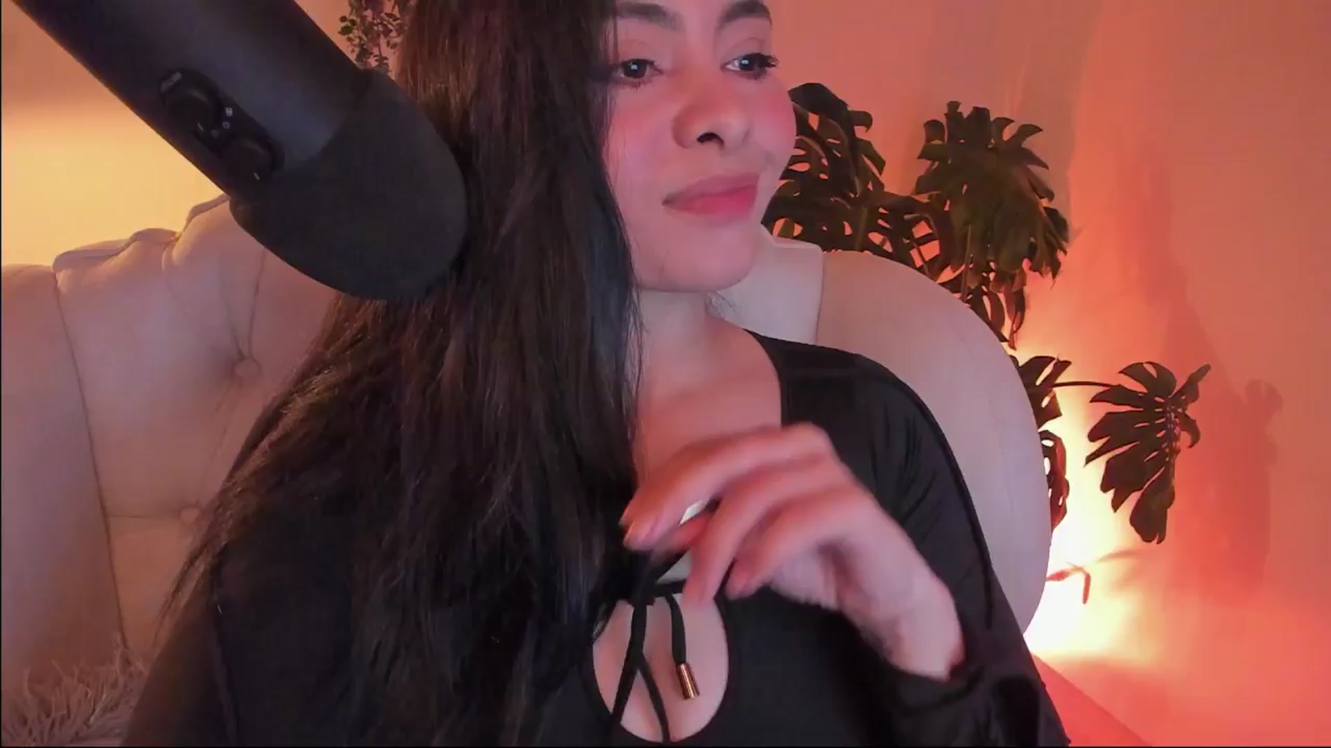 Gallery image thumbnail from Marianviolet's myfreecams stream on, 11/21/2024, 10:52 image 3 of 20