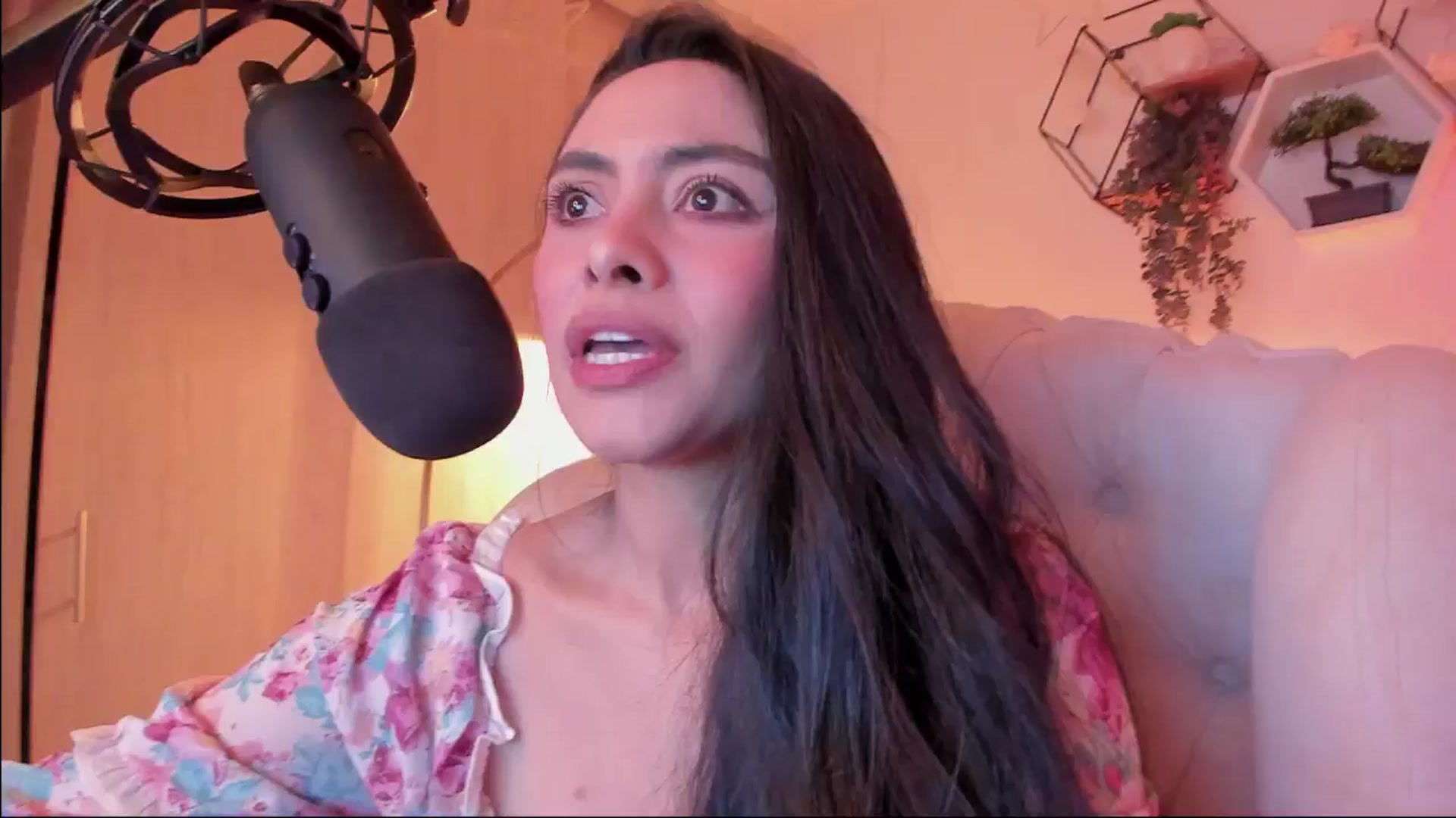 Gallery image thumbnail from Marianviolet's myfreecams stream on, 11/23/2024, 10:36 image 13 of 20