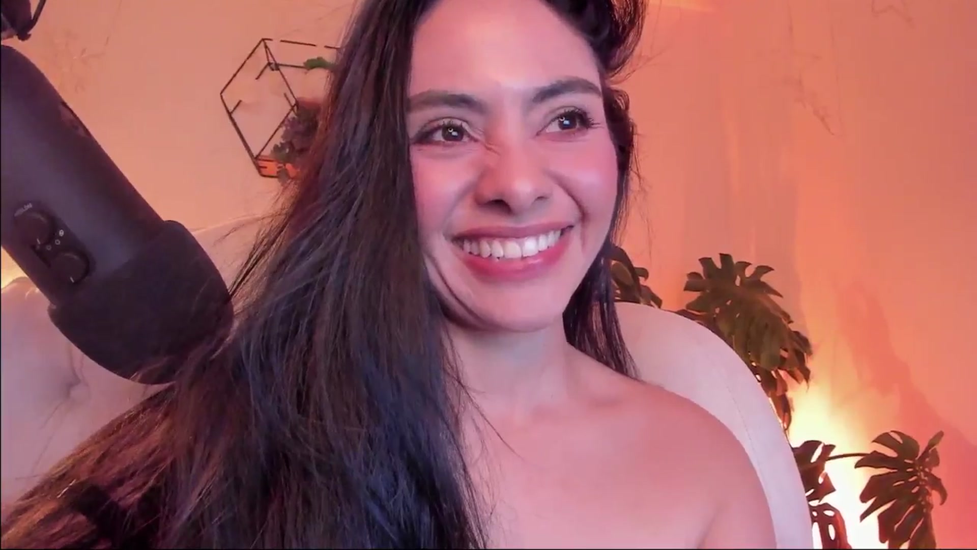 Gallery image thumbnail from Marianviolet's myfreecams stream on, 11/26/2024, 10:04 image 16 of 20