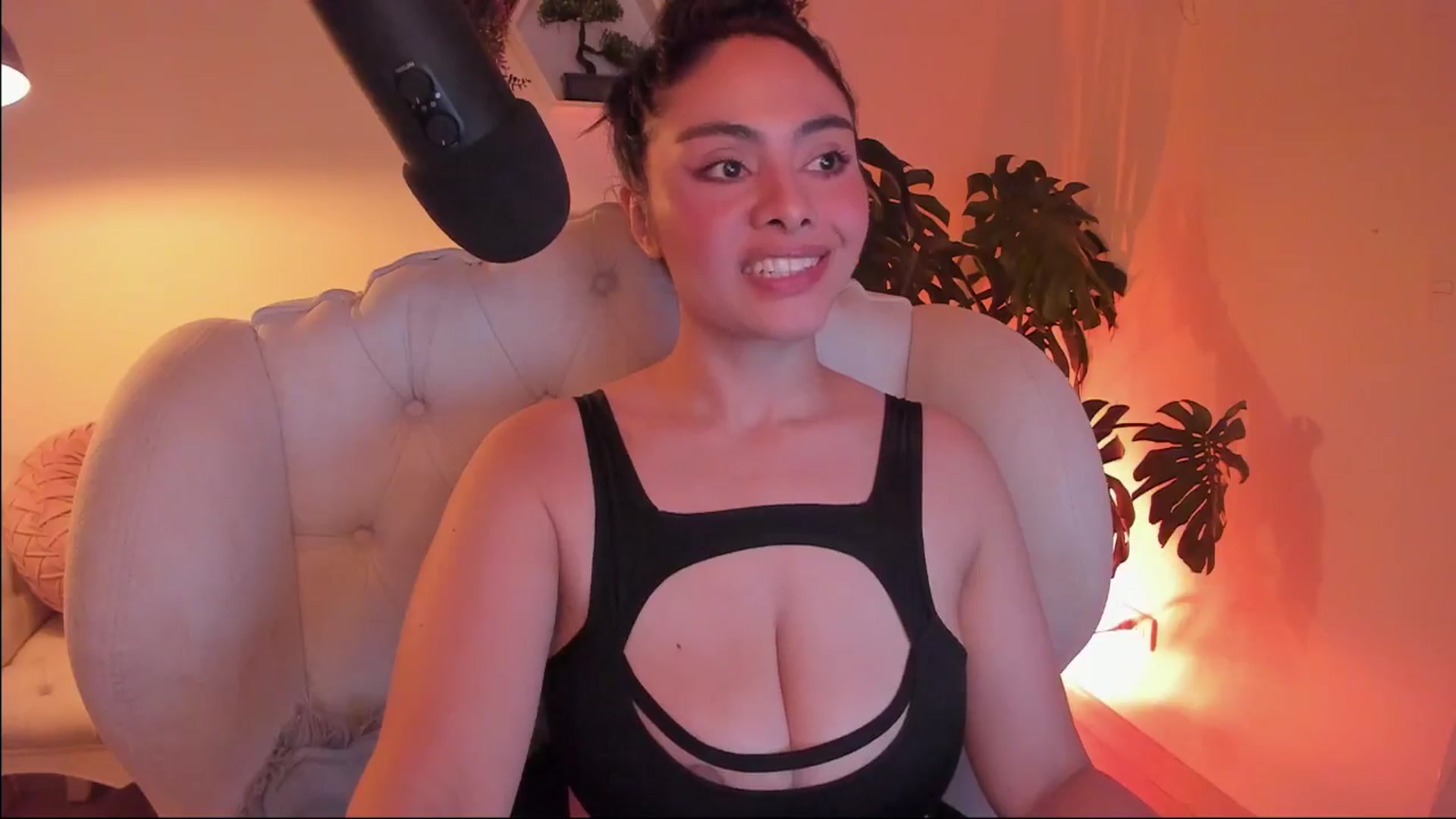 Gallery image thumbnail from Marianviolet's myfreecams stream on, 12/01/2024, 10:23 image 10 of 20