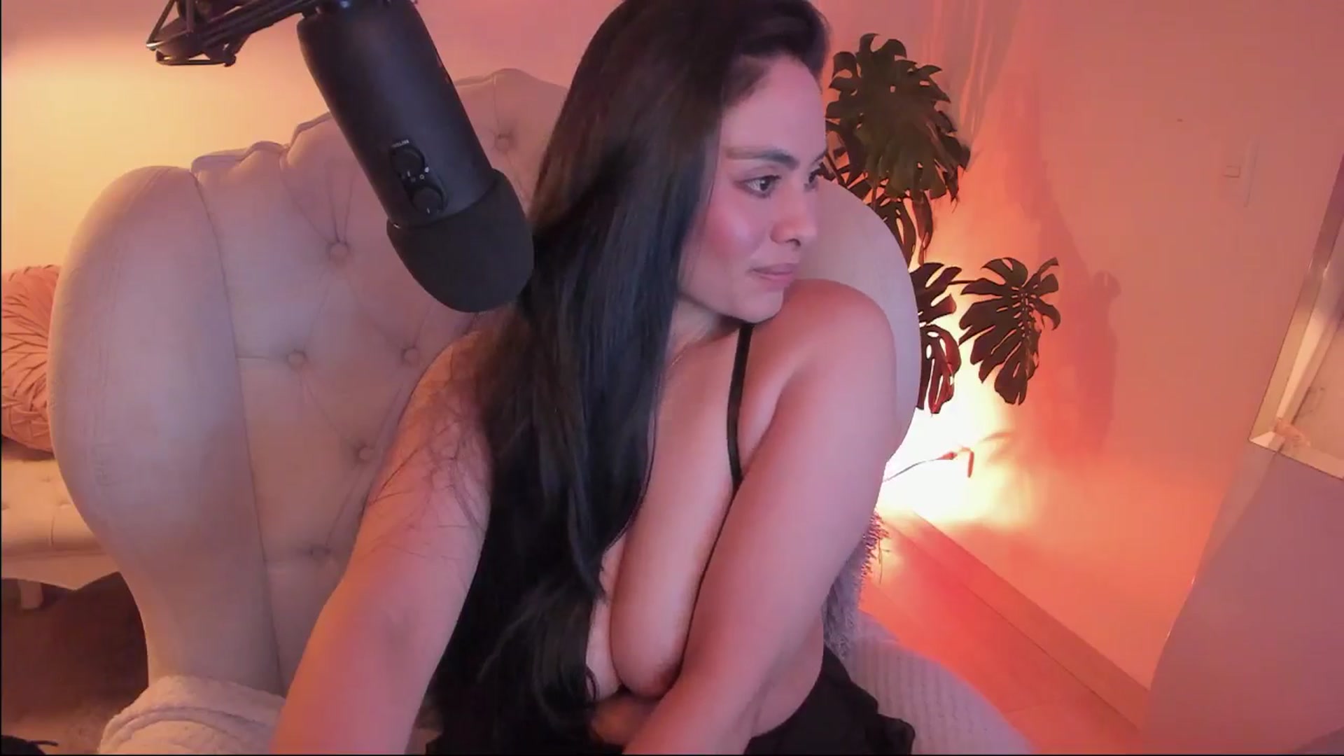 Gallery image thumbnail from Marianviolet's myfreecams stream on, 12/02/2024, 10:52 image 18 of 20
