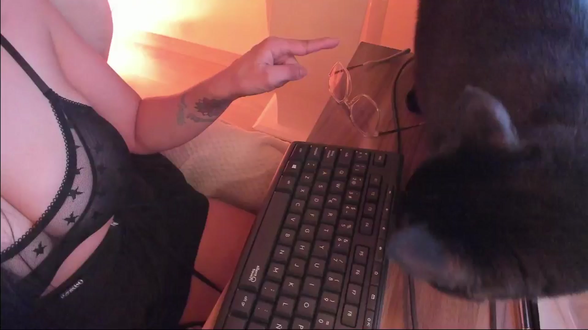 Gallery image thumbnail from Marianviolet's myfreecams stream on, 12/05/2024, 09:16 image 12 of 20
