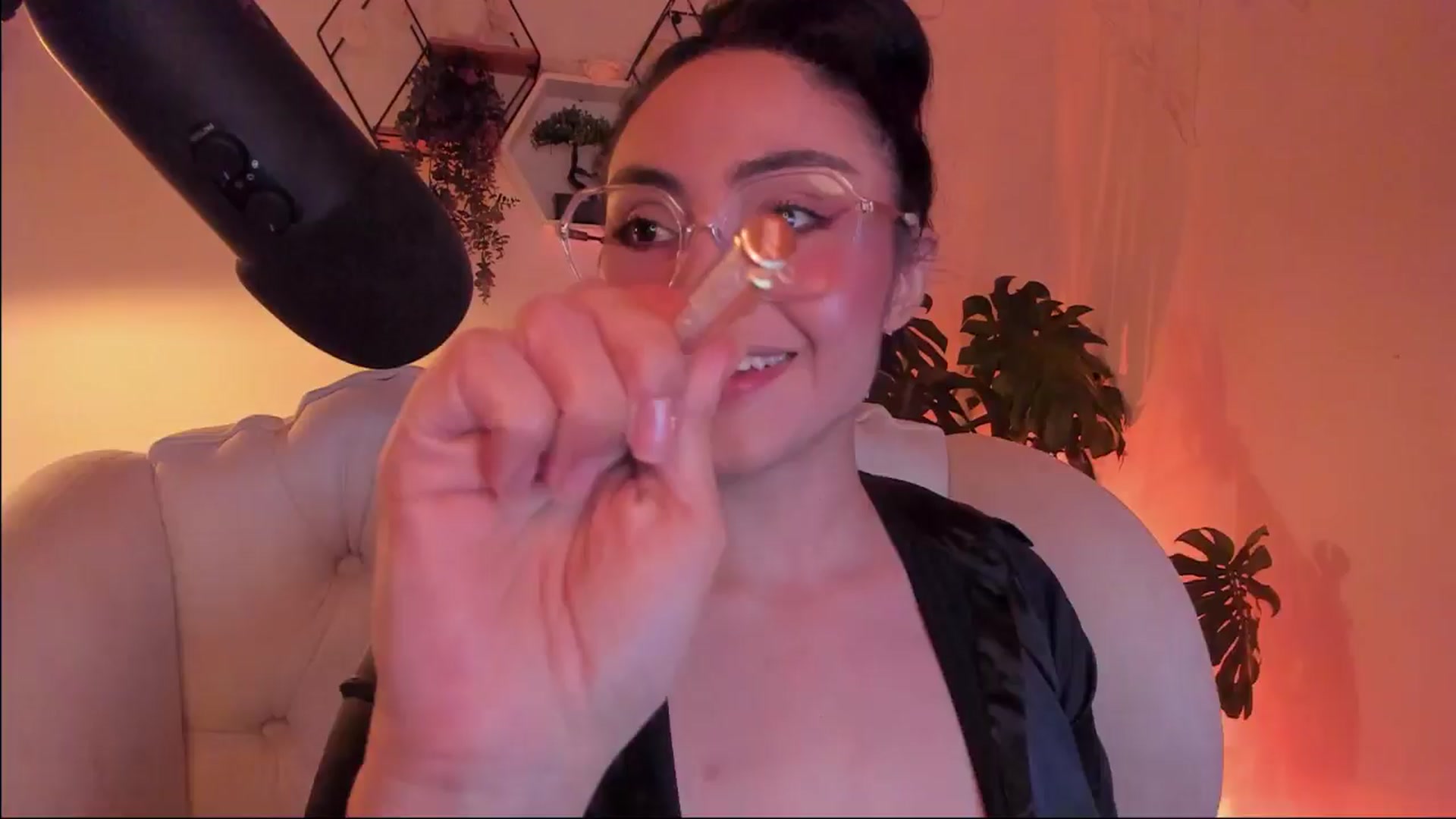 Gallery image thumbnail from Marianviolet's myfreecams stream on, 12/06/2024, 12:13 image 5 of 20