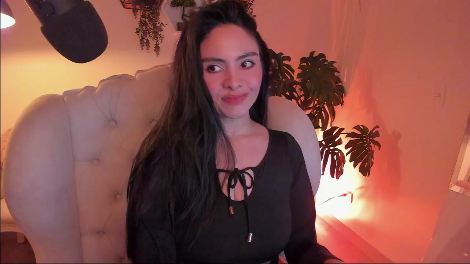 Gallery image thumbnail from Marianviolet's myfreecams stream on, 12/07/2024, 10:04 image 15 of 20