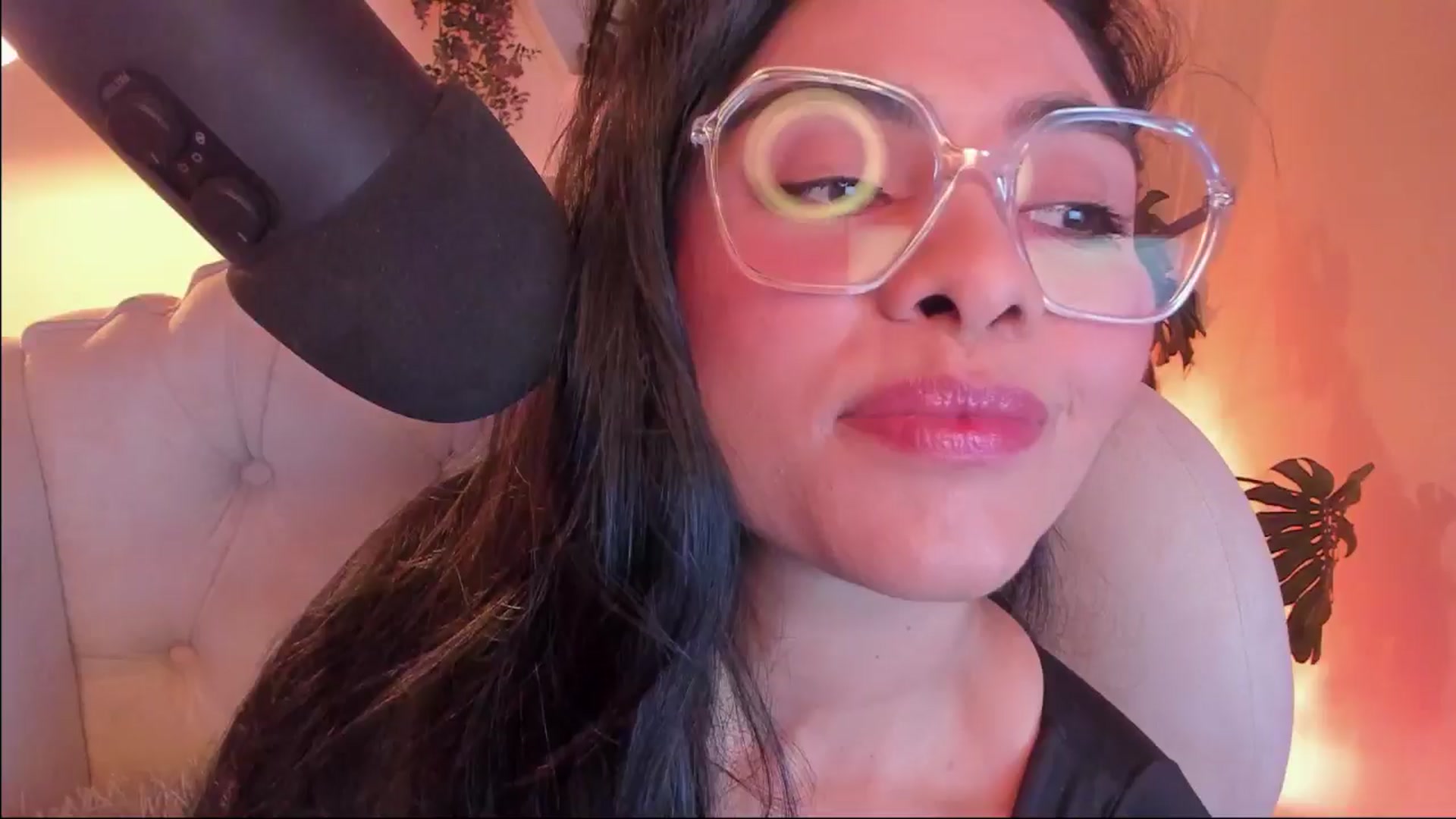 Gallery image thumbnail from Marianviolet's myfreecams stream on, 12/18/2024, 08:59 image 11 of 20