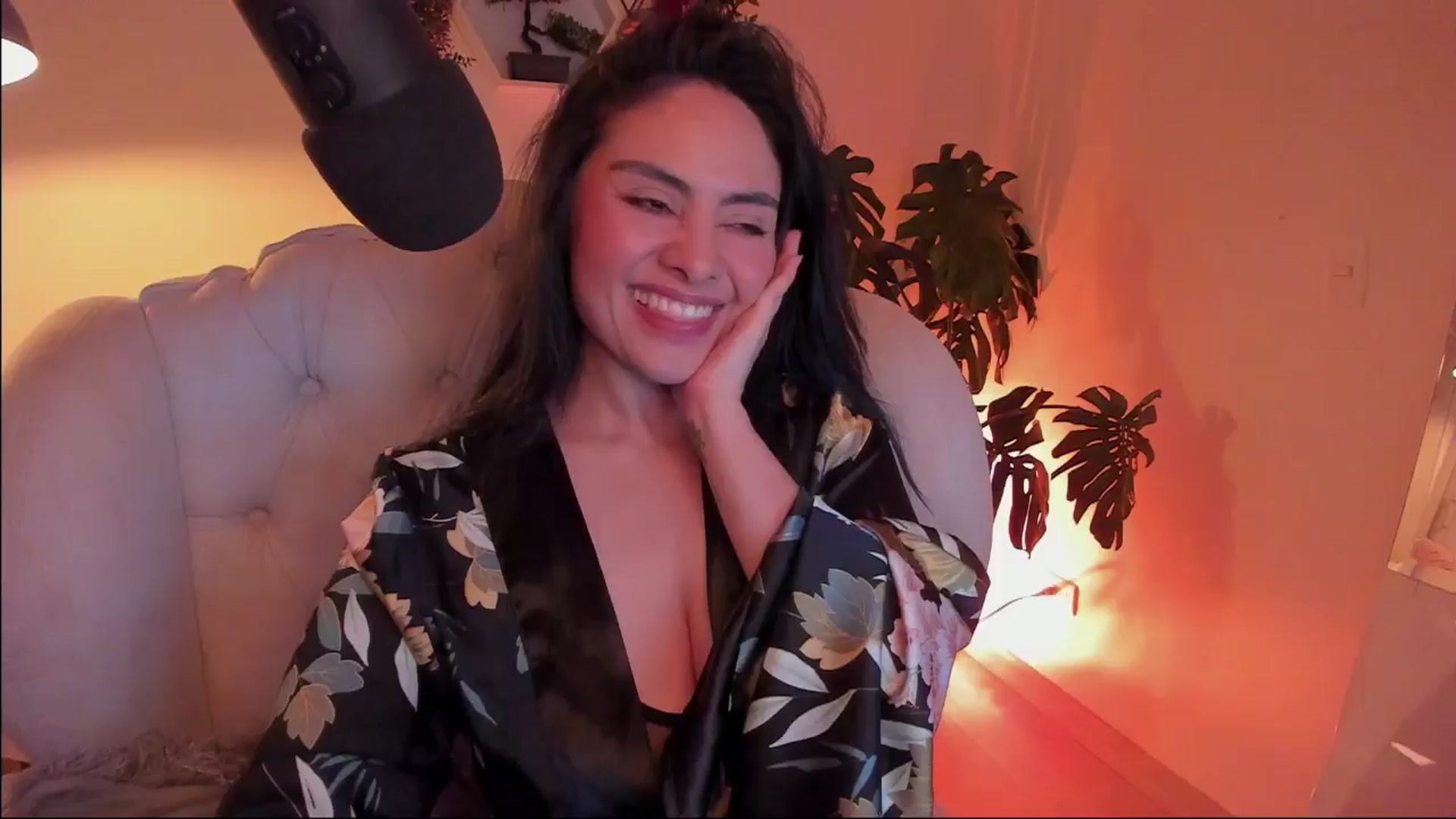 Gallery image thumbnail from Marianviolet's myfreecams stream on, 12/19/2024, 10:55 image 19 of 20
