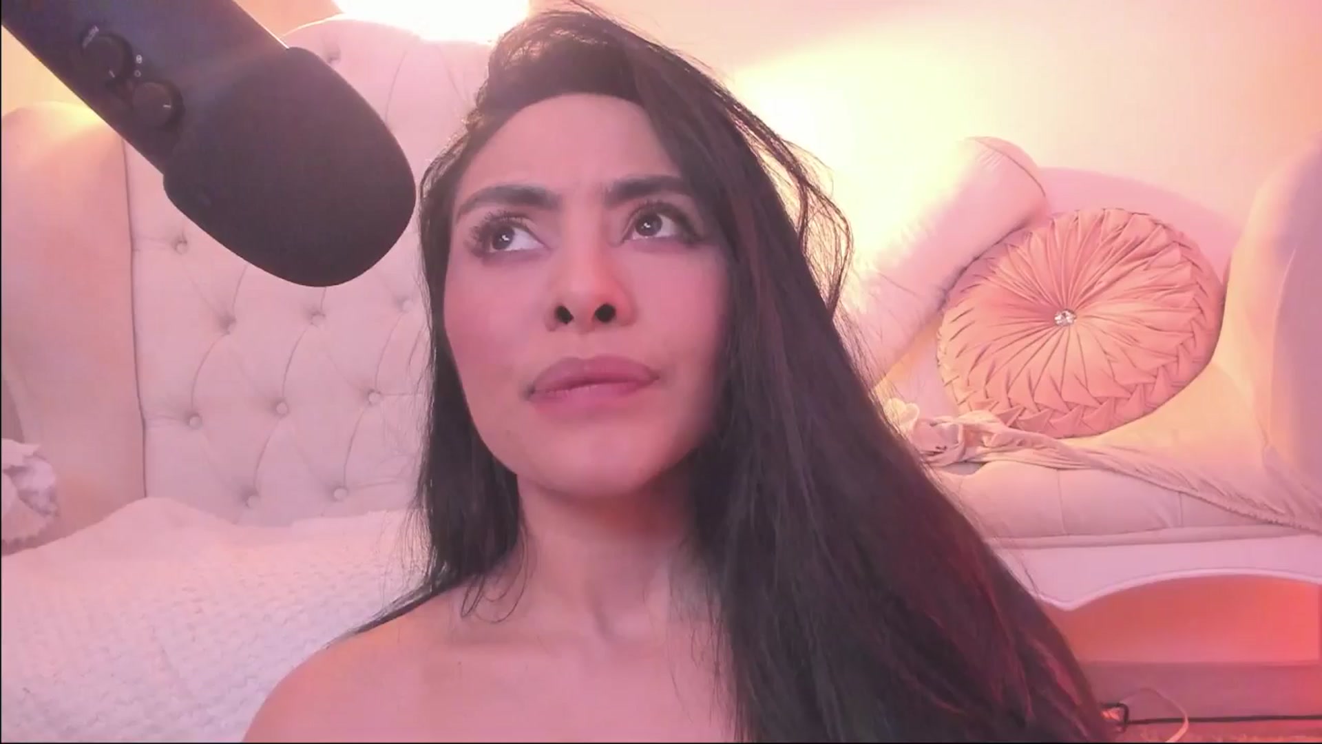 Gallery image thumbnail from Marianviolet's myfreecams stream on, 12/22/2024, 11:16 image 2 of 20