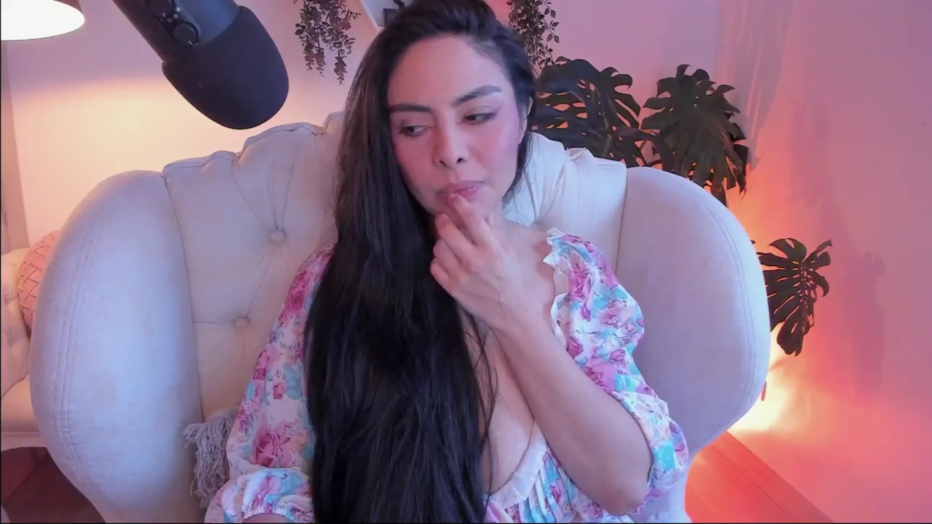 Gallery image thumbnail from Marianviolet's myfreecams stream on, 12/23/2024, 11:37 image 17 of 20