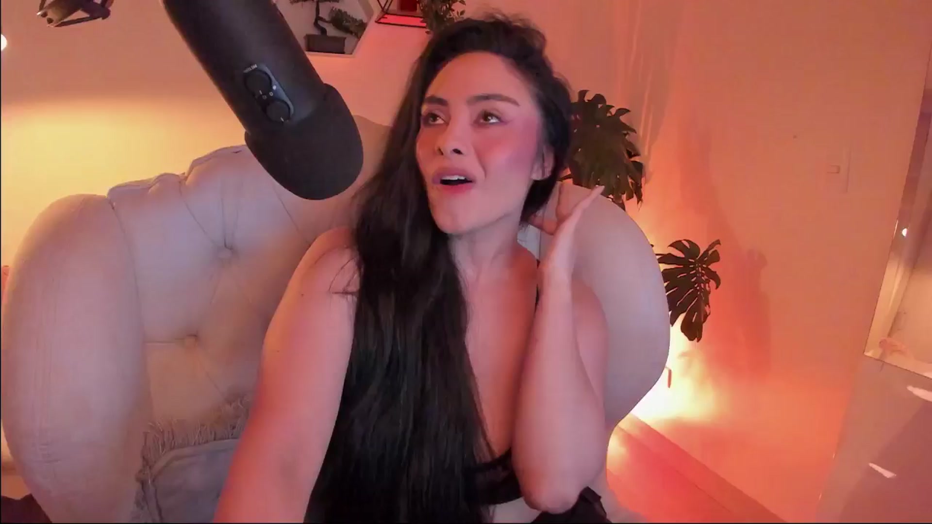 Gallery image thumbnail from Marianviolet's myfreecams stream on, 12/24/2024, 09:37 image 5 of 20