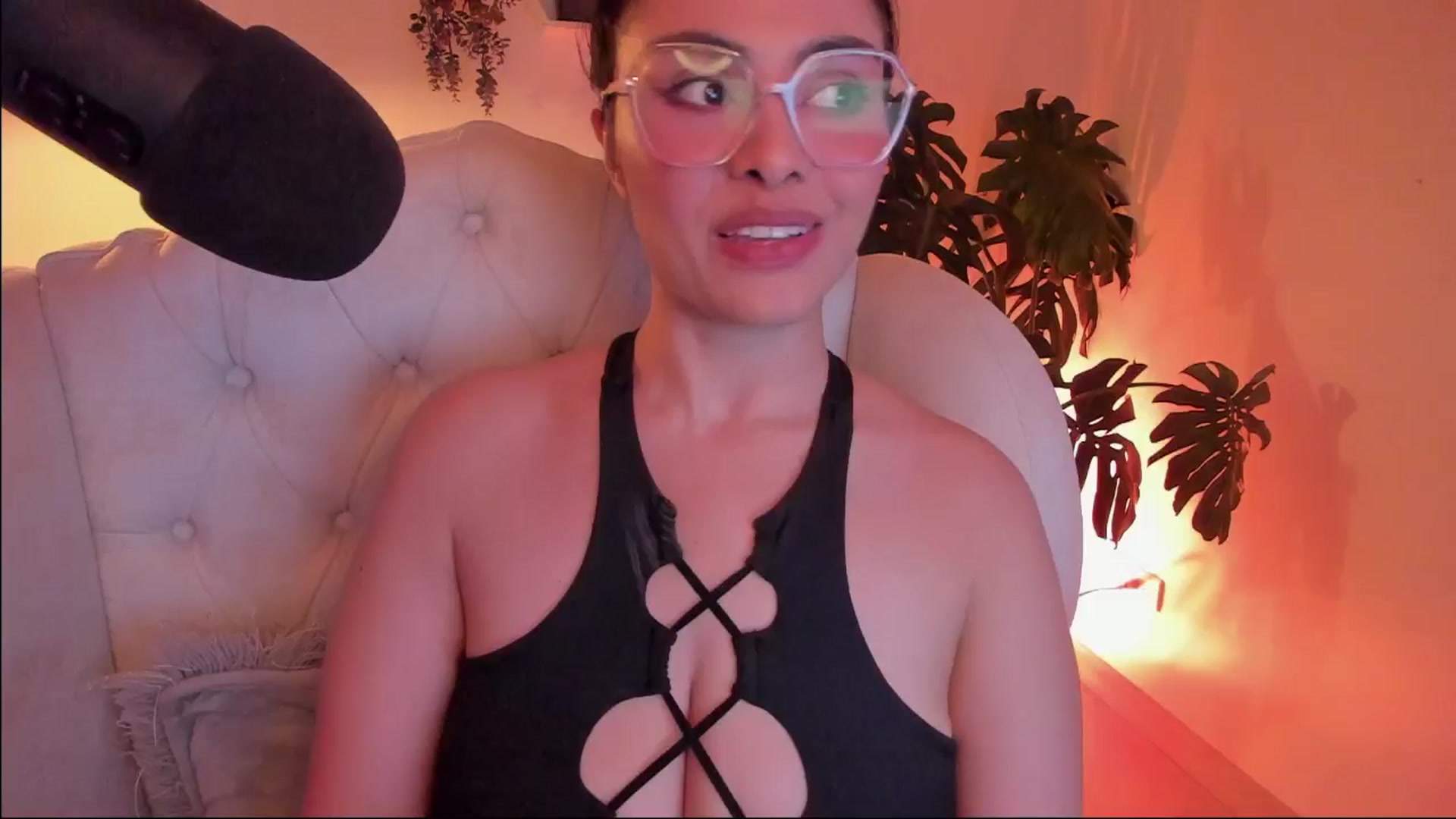 Gallery image thumbnail from Marianviolet's myfreecams stream on, 12/29/2024, 11:24 image 2 of 20
