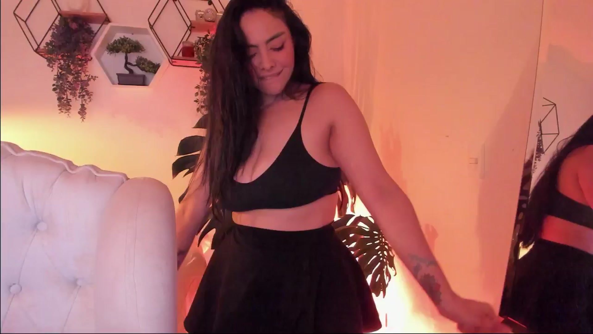 Gallery image thumbnail from Marianviolet's myfreecams stream on, 12/31/2024, 10:19 image 4 of 20