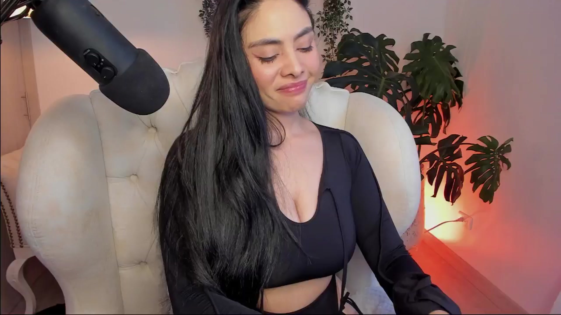 Gallery image thumbnail from Marianviolet's myfreecams stream on, 01/02/2025, 11:44 image 7 of 20