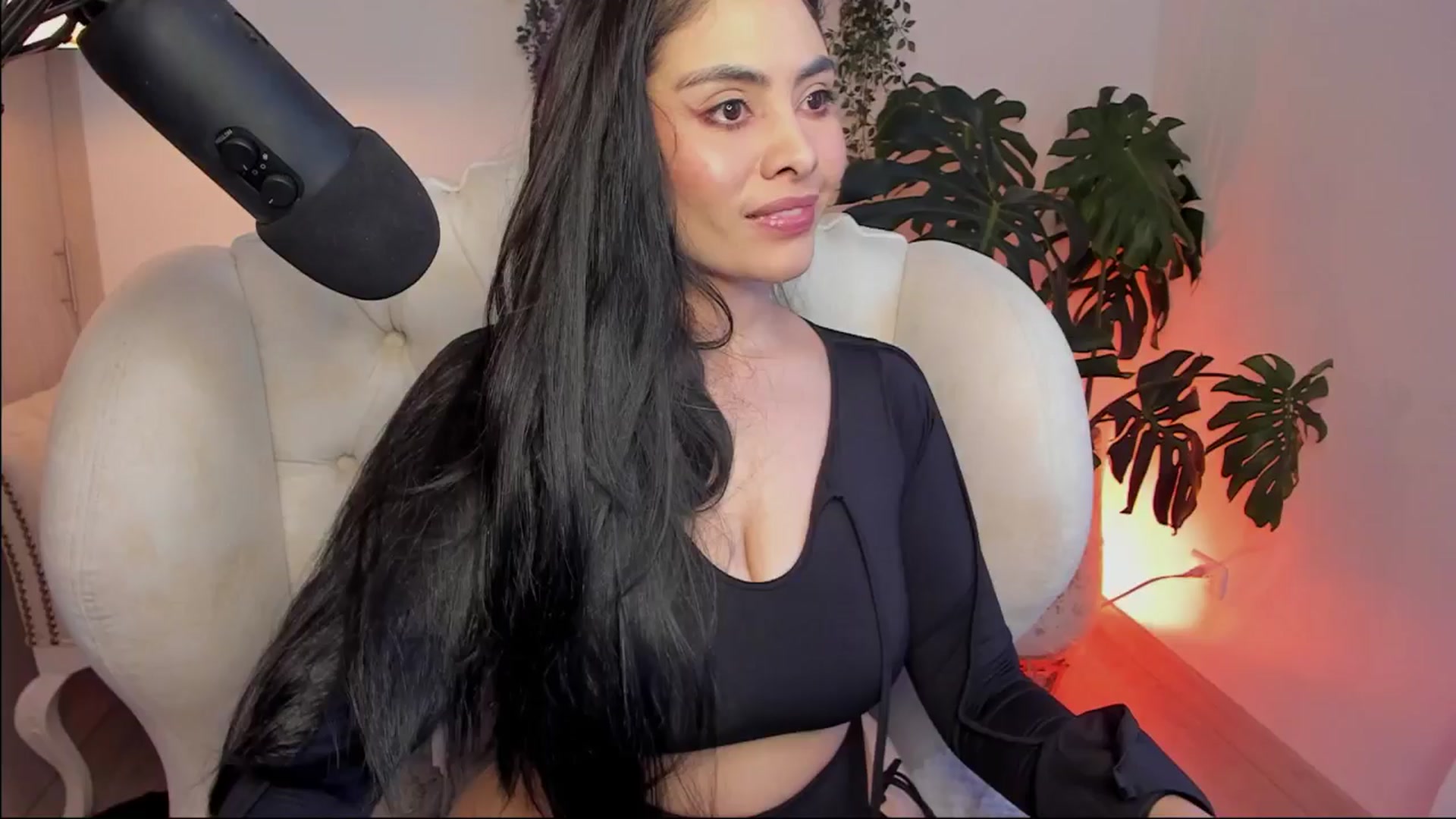 Gallery image thumbnail from Marianviolet's myfreecams stream on, 01/02/2025, 11:44 image 5 of 20